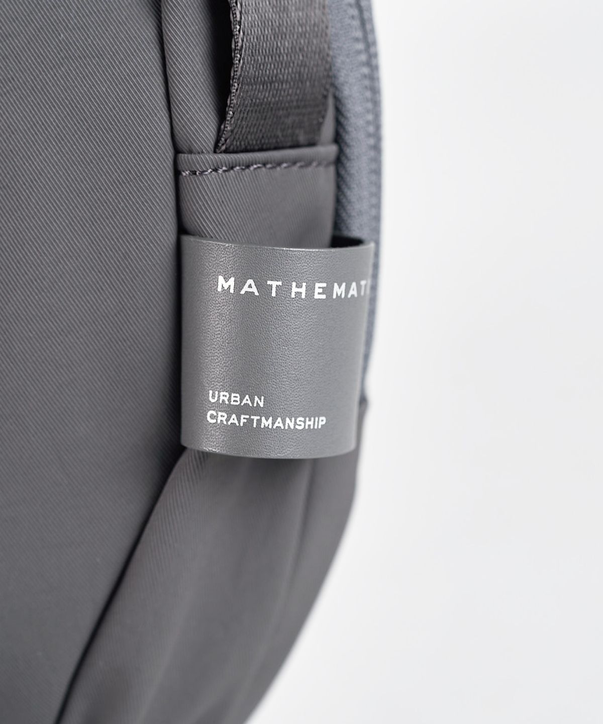 마테마틱(MATHEMATIK) 데데킨트 F19 멀티포켓 데일리 여행용 나일론 크로스백 어반 차콜