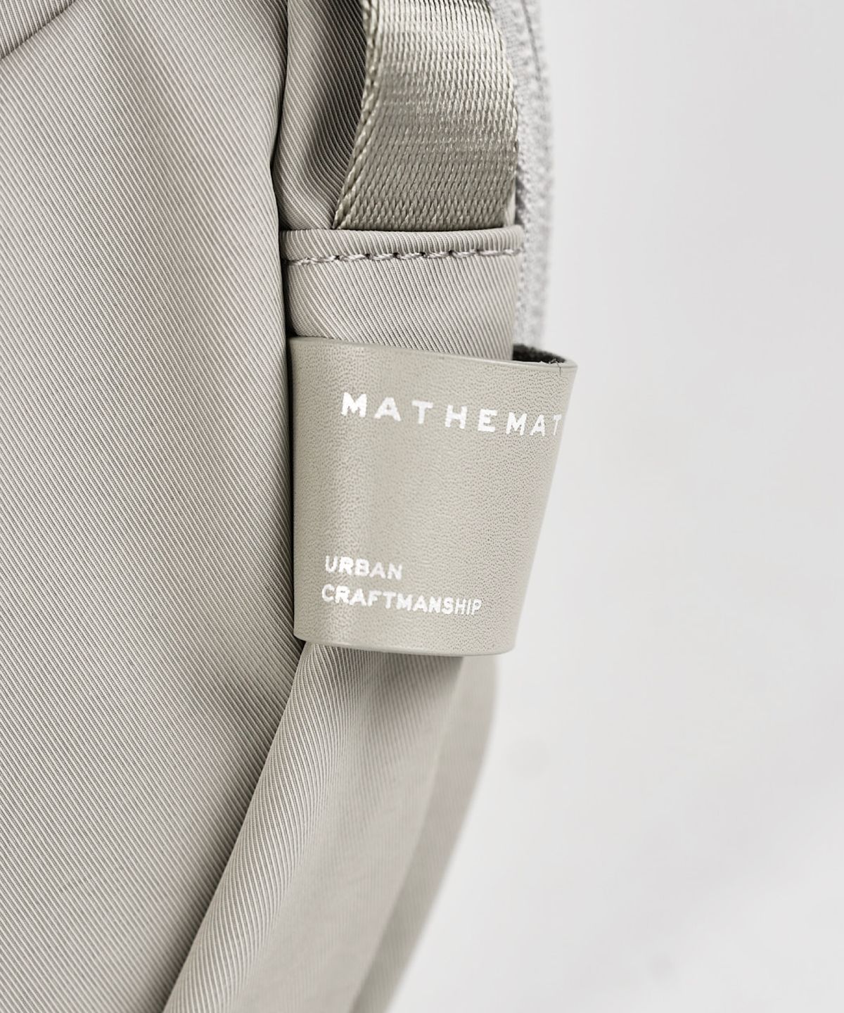 마테마틱(MATHEMATIK) 데데킨트 F19 멀티포켓 데일리 여행용 나일론 크로스백 웜 그레이