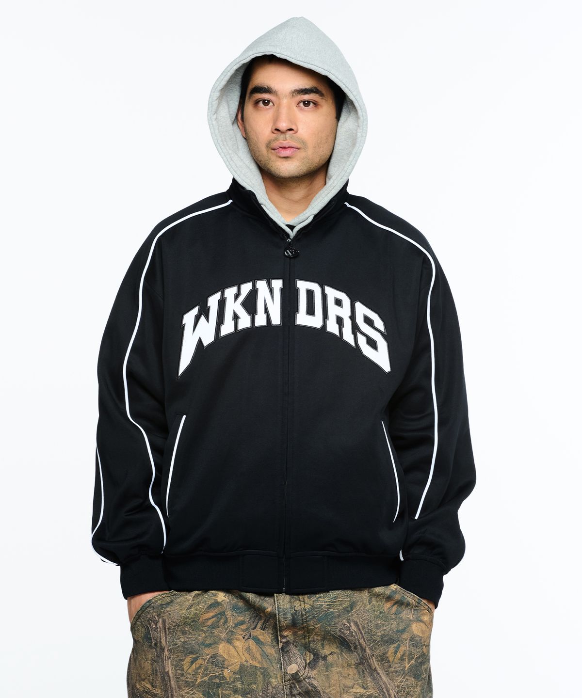 위캔더스(WKNDRS) COURT TRACK JK (BLACK)