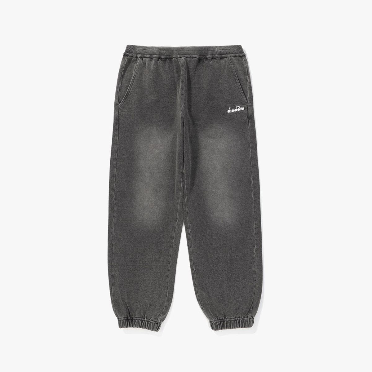 디아도라(diadora) 스프레이 워싱 데님 스웻팬츠 BLACK