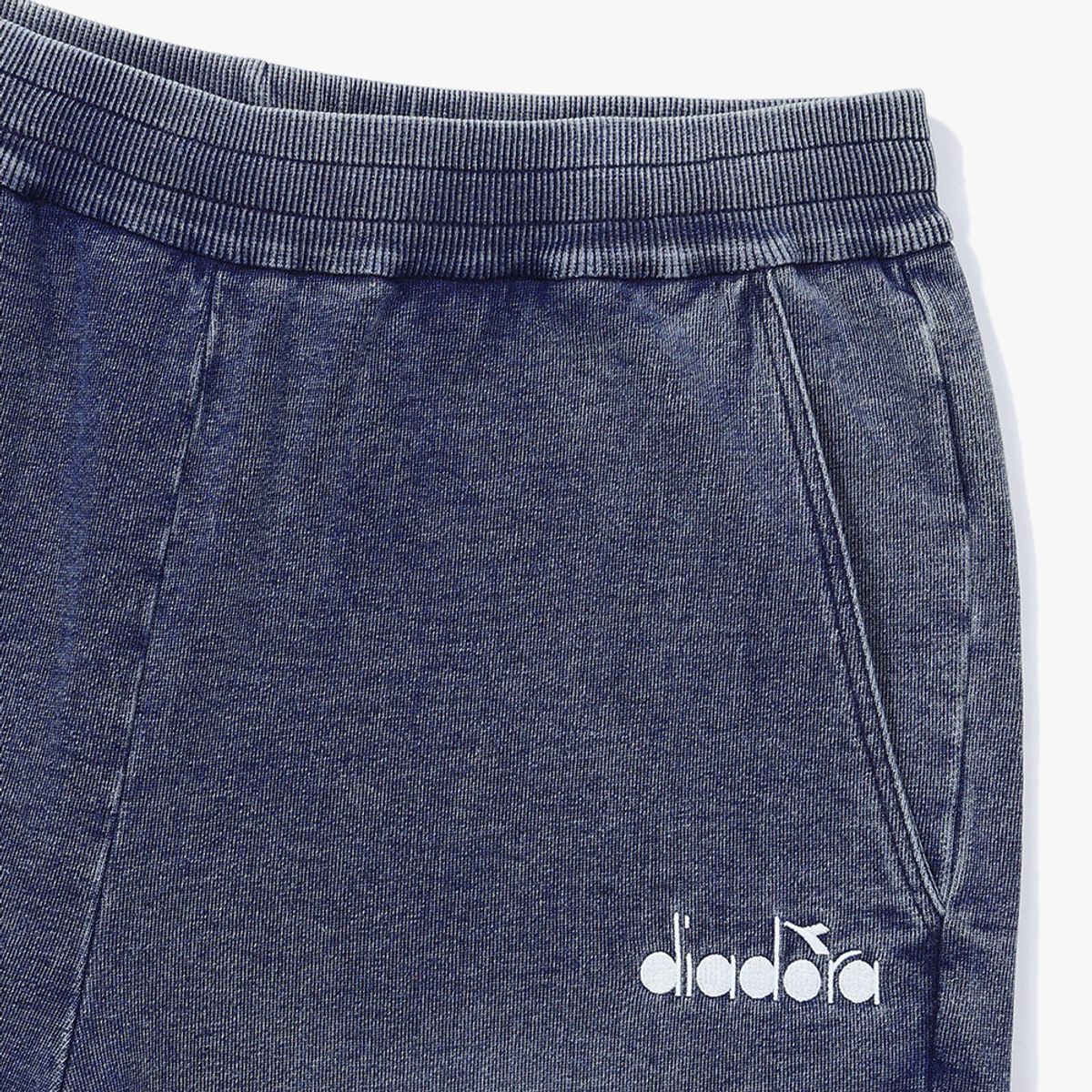디아도라(diadora) 스프레이 워싱 데님 스웻팬츠 DENIM