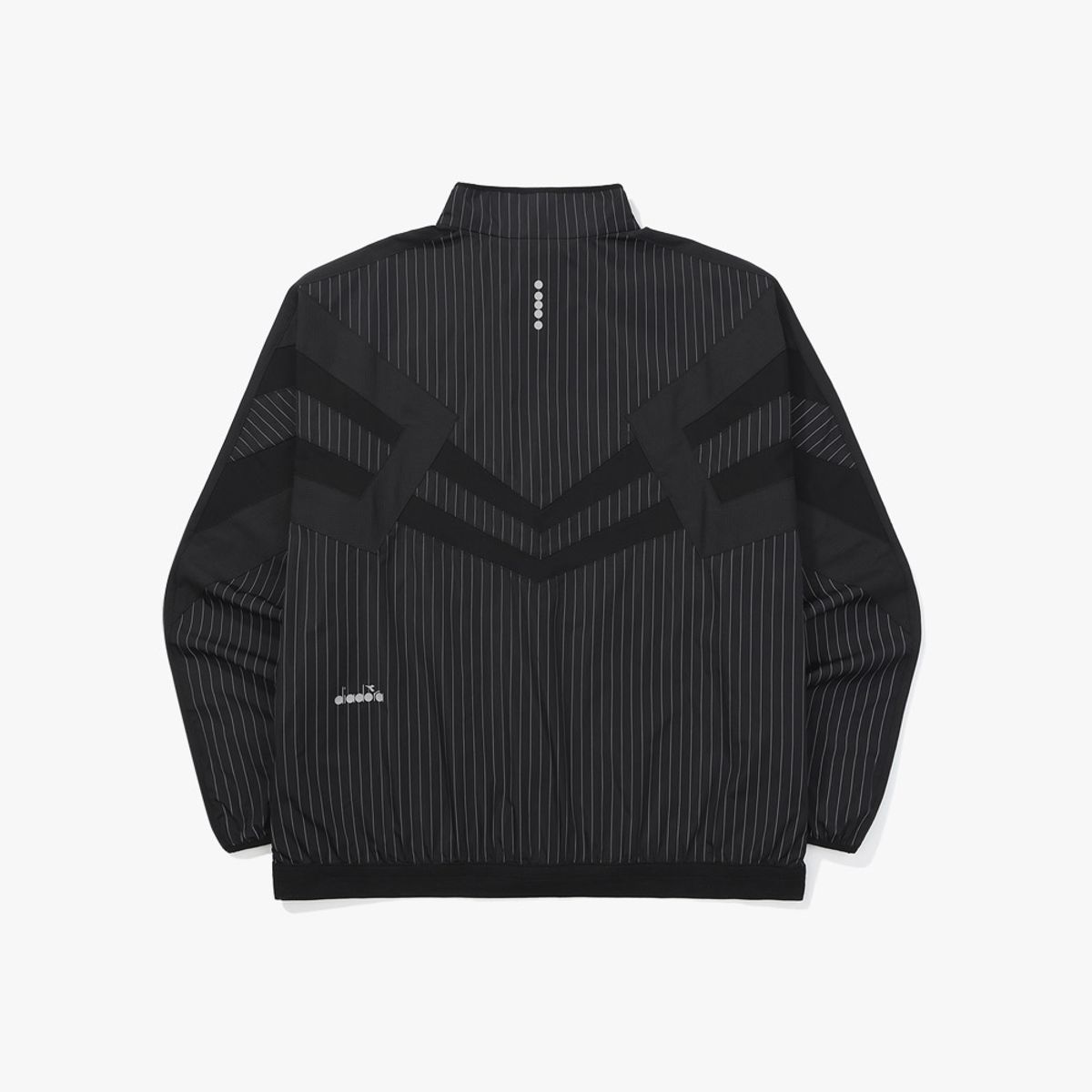 디아도라(diadora) 레거시 리플랙티브 스트라이프 러닝 자켓 BLACK PATTERN