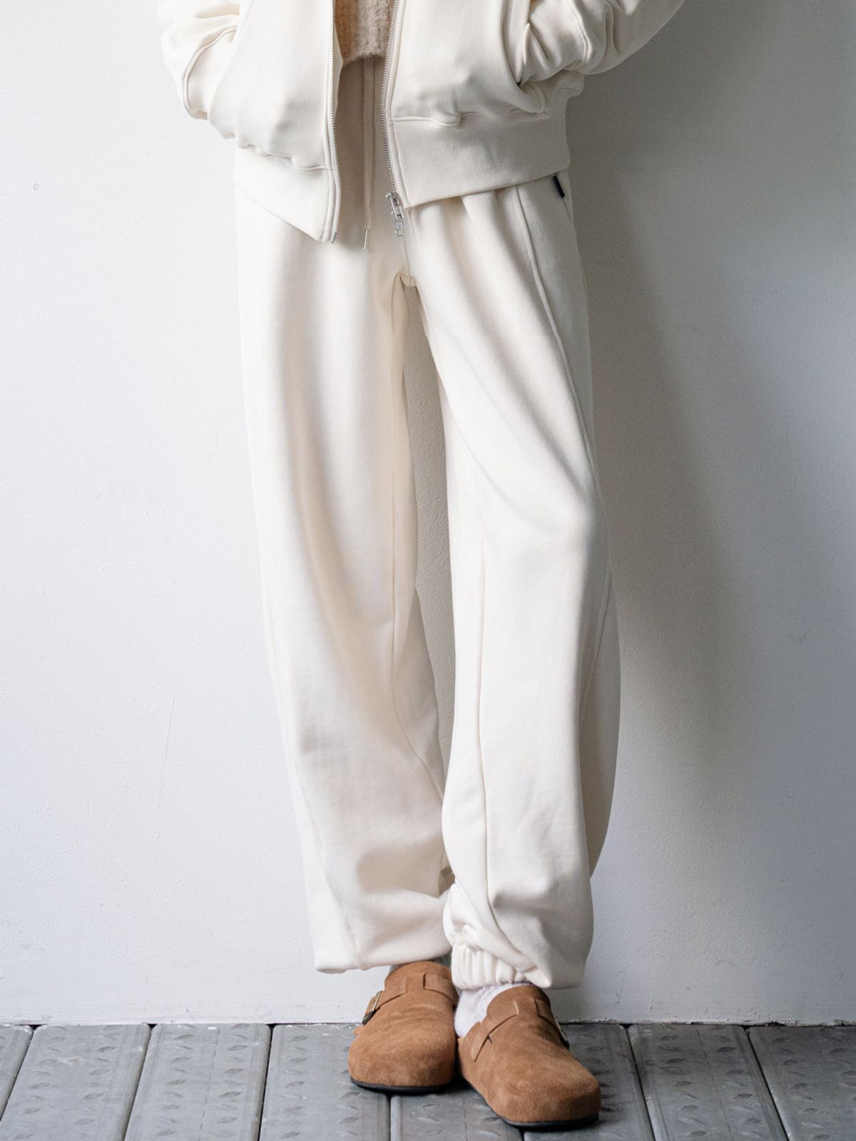 클루니(CLUNY) Sweat jogger pants - cream
