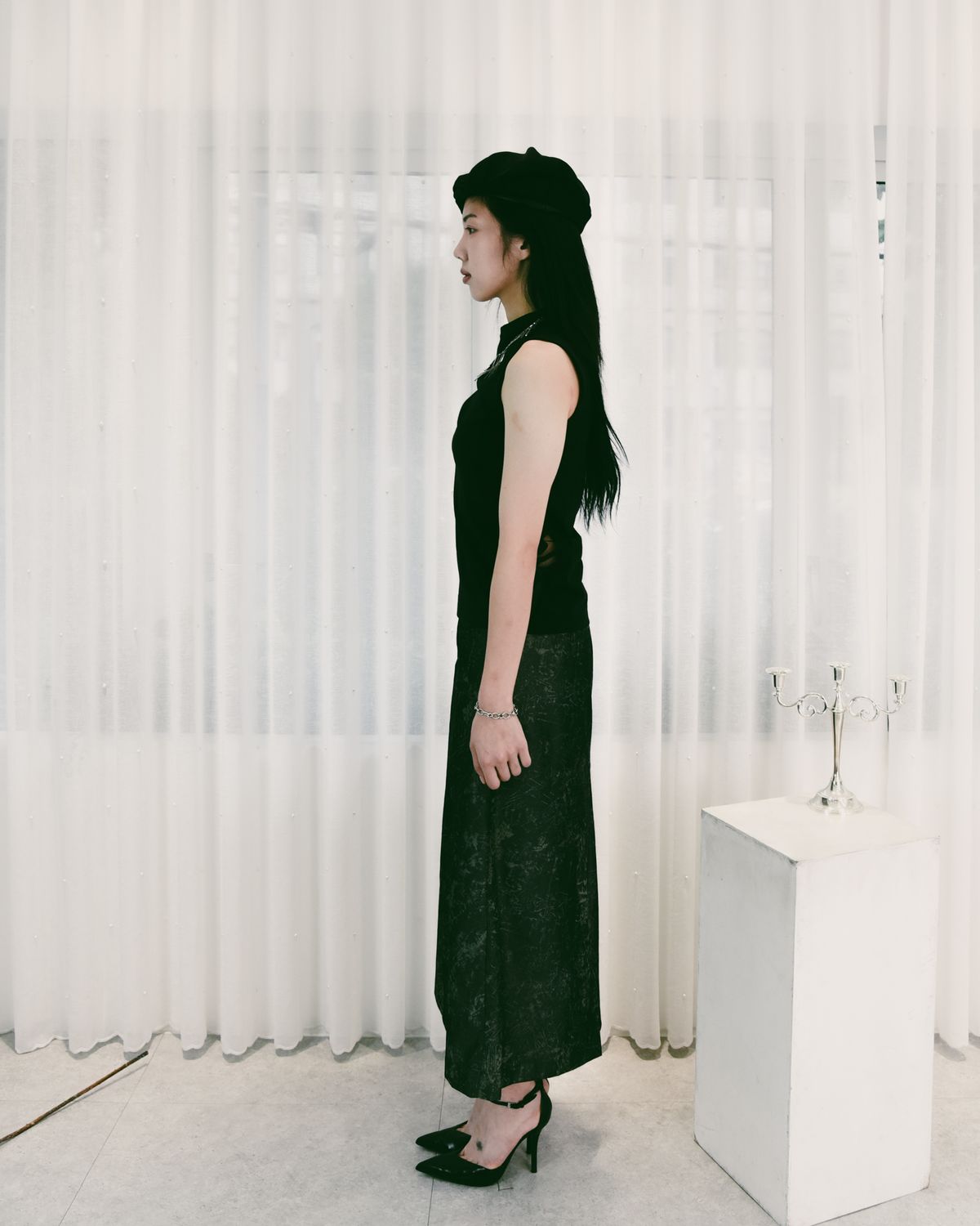 웻진스(WETGENES) 컷아웃 디테일의 하이넥 티셔츠 (BLACK)