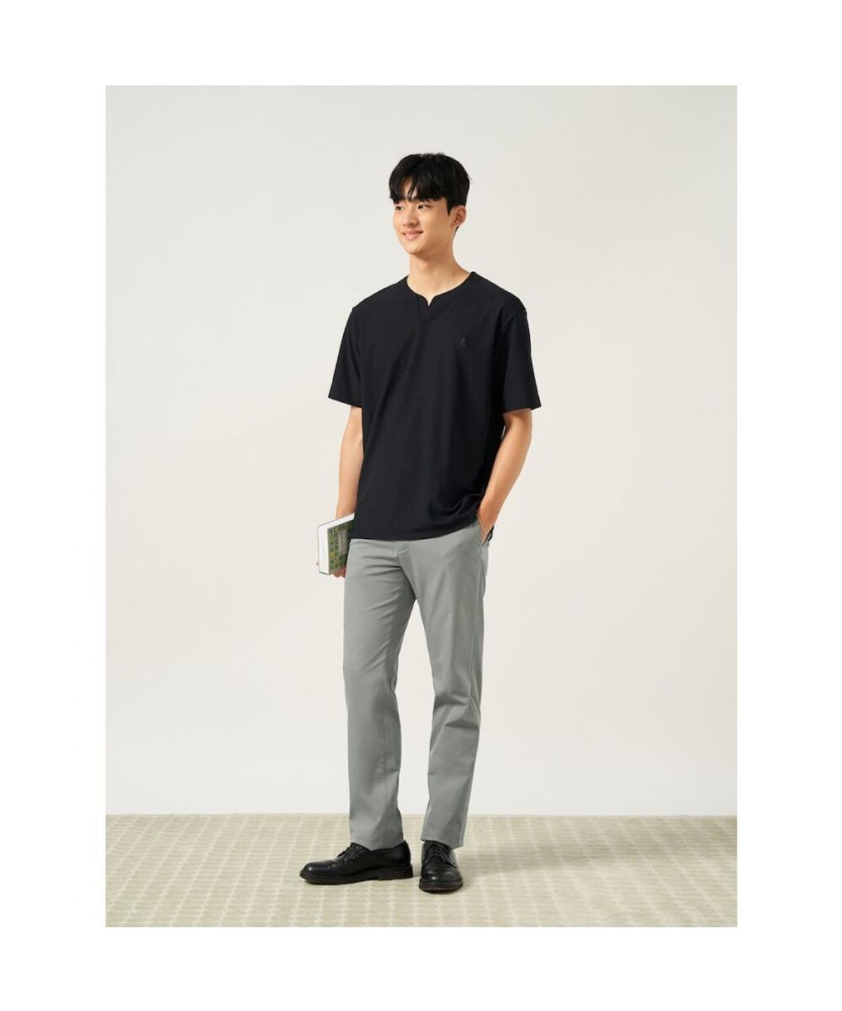 빈폴 멘(BEANPOLE MEN) 메쉬 슬릿넥 반소매 티셔츠  블랙