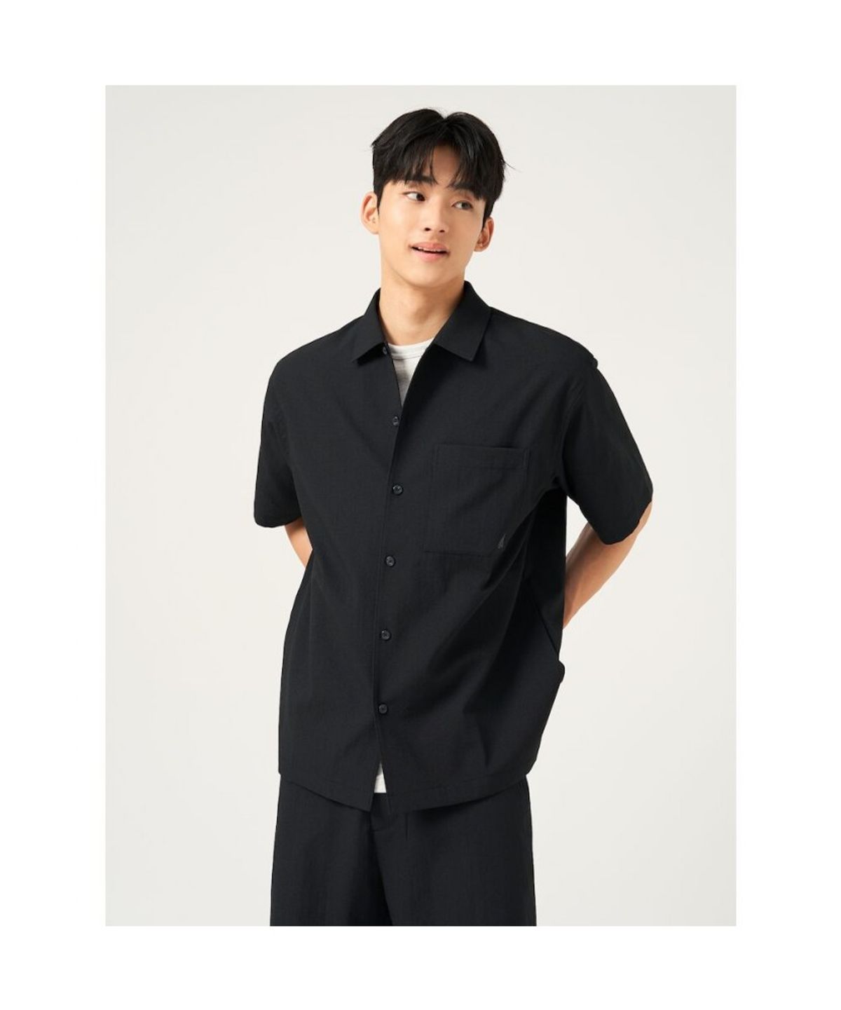 빈폴 멘(BEANPOLE MEN) 에어도트 아우터형 반소매 셔츠  블랙