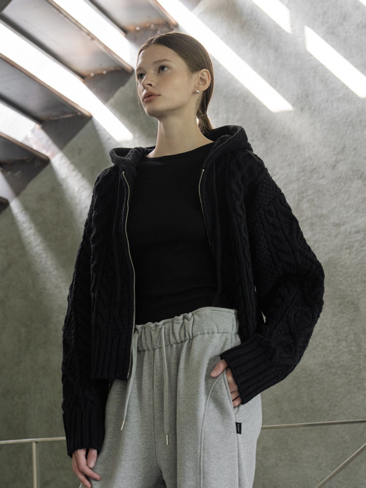 클루니(CLUNY) Cable two way knit zipup cardigan - beige