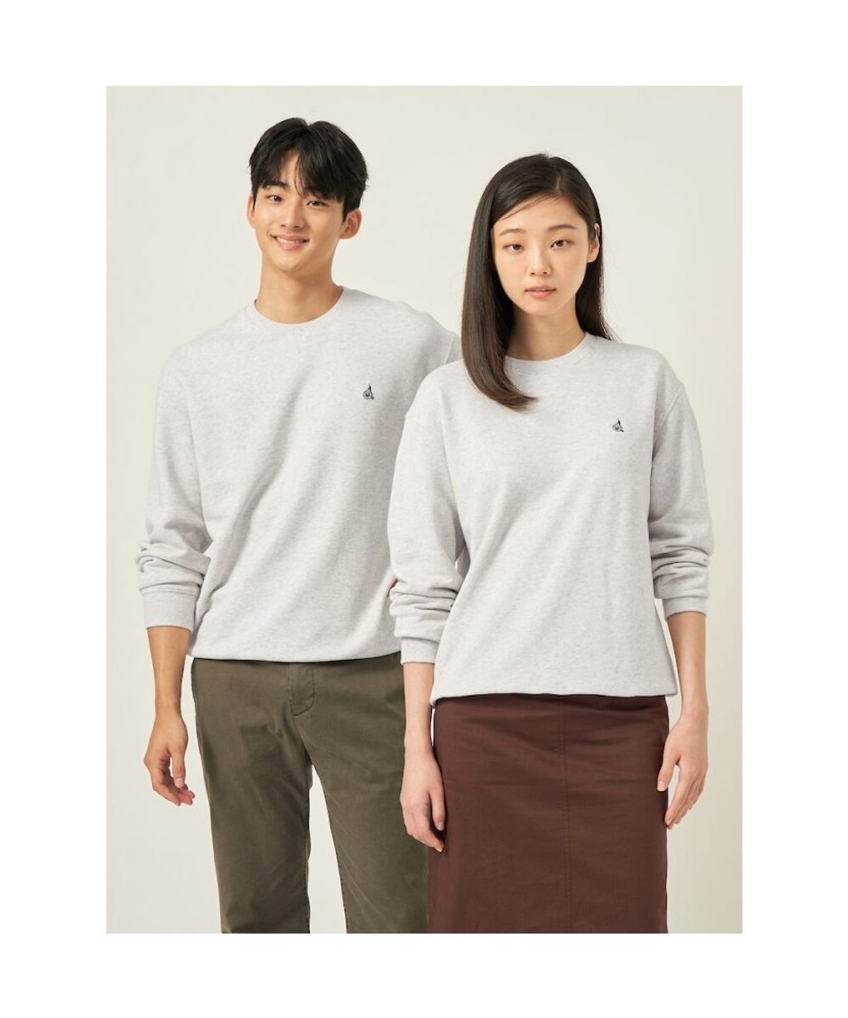빈폴 멘(BEANPOLE MEN) [Essential] 남녀공용 로고 자수 스웨트 셔츠  아이보리