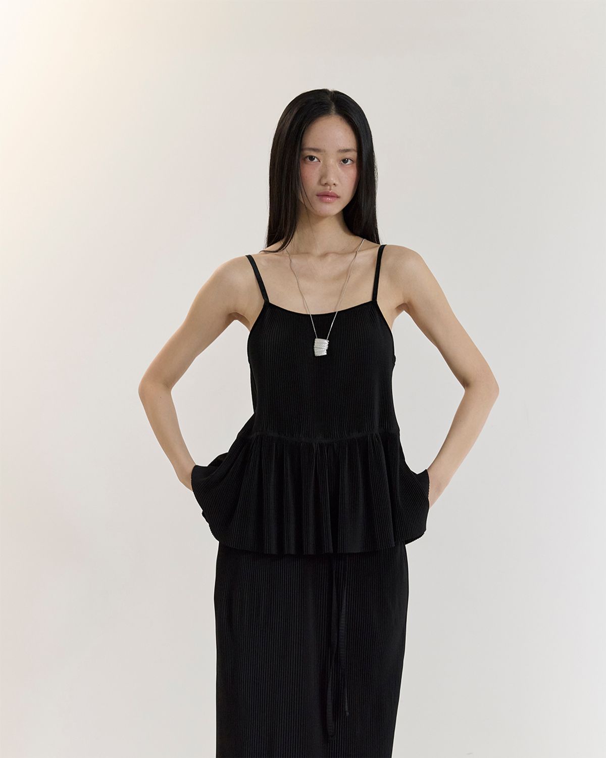 커렌트(CURRENT) PLEATS LAYERED SHIRRING TOP(BLACK)