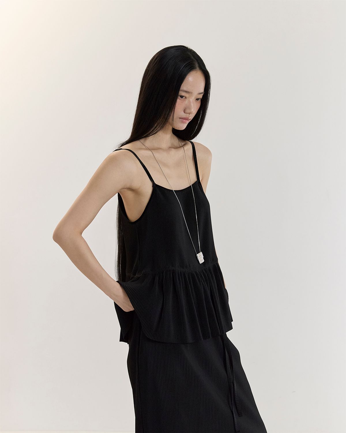 커렌트(CURRENT) PLEATS LAYERED SHIRRING TOP(BLACK)