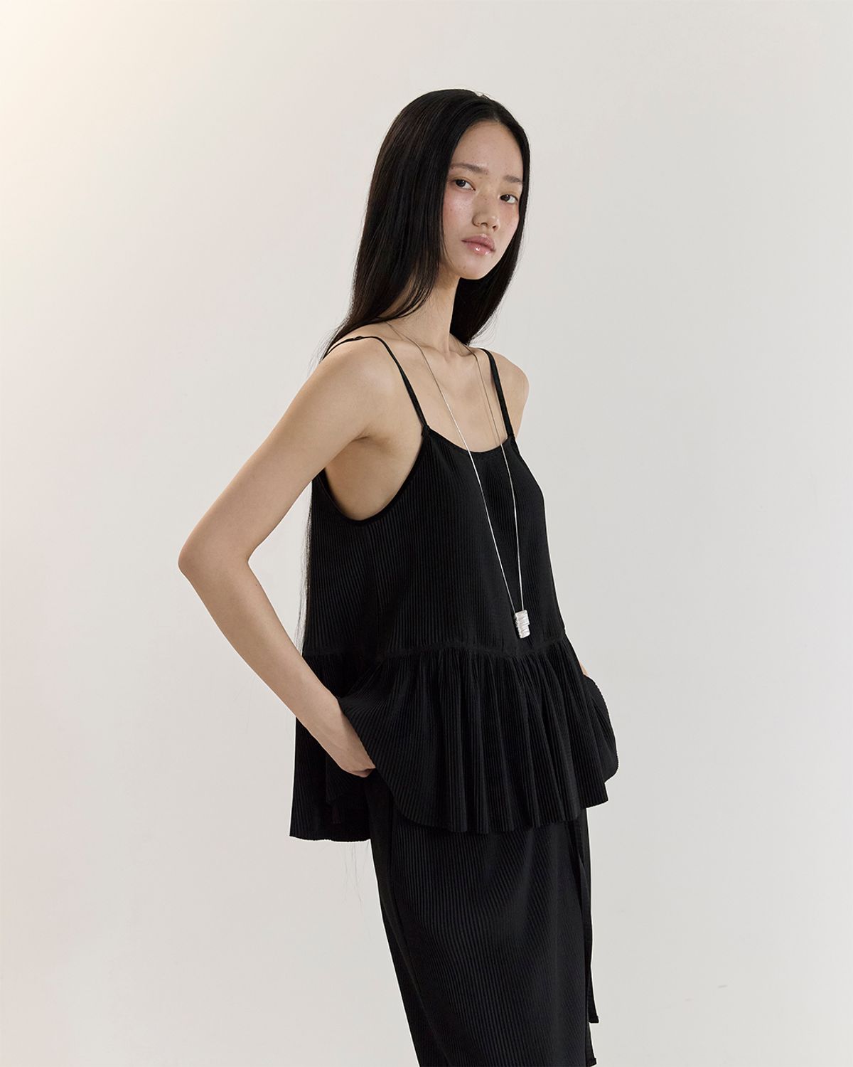 커렌트(CURRENT) PLEATS LAYERED SHIRRING TOP(BLACK)