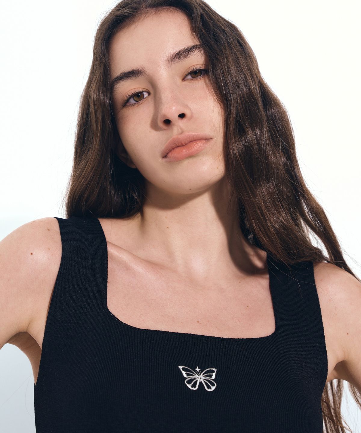 닉앤니콜(NICK&NICOLE) BUTTERFLY CROP SQUARE NECK KNIT SLEEVELESS_BLACK