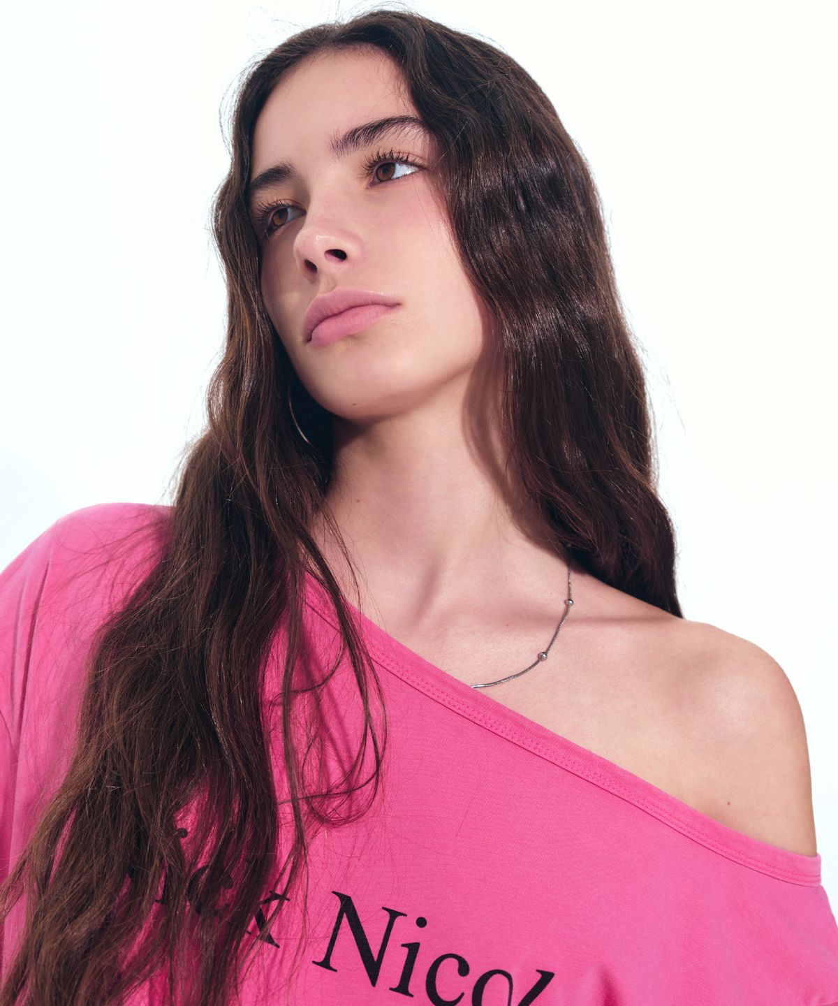 닉앤니콜(NICK&NICOLE) NICOLE ONE SHOULDER RELAXED LOGO TOP_PINK