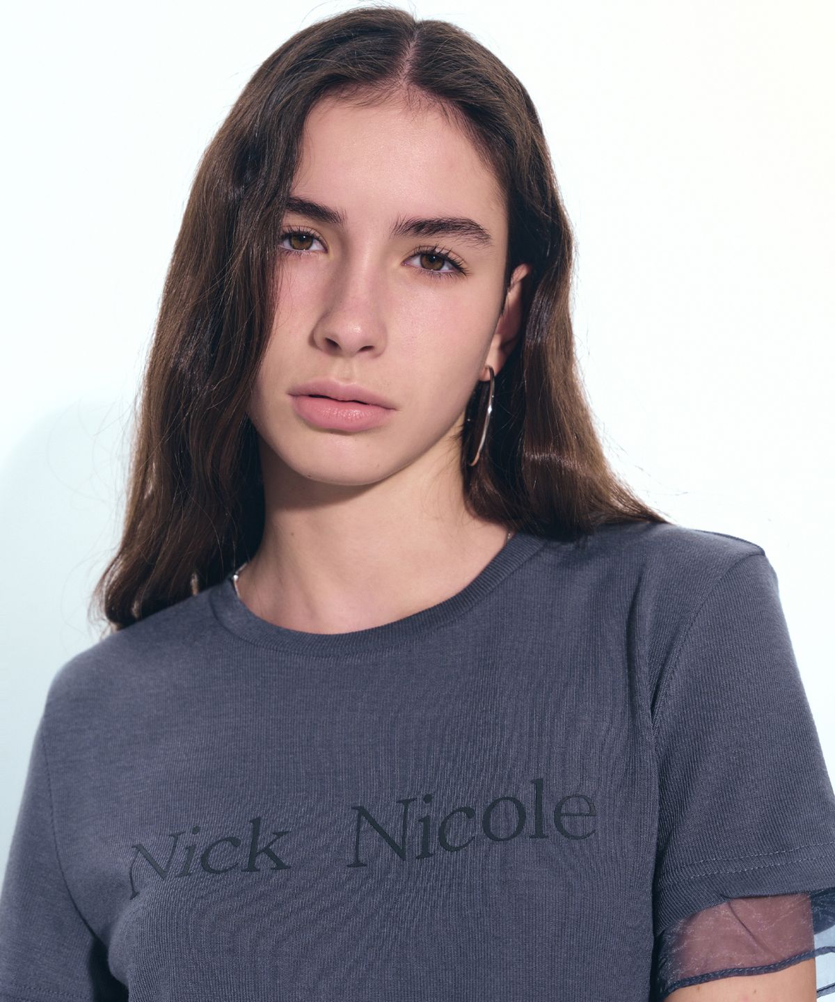 닉앤니콜(NICK&NICOLE) NICOLE SHEER LAYERED LOGO TOP_NAVY