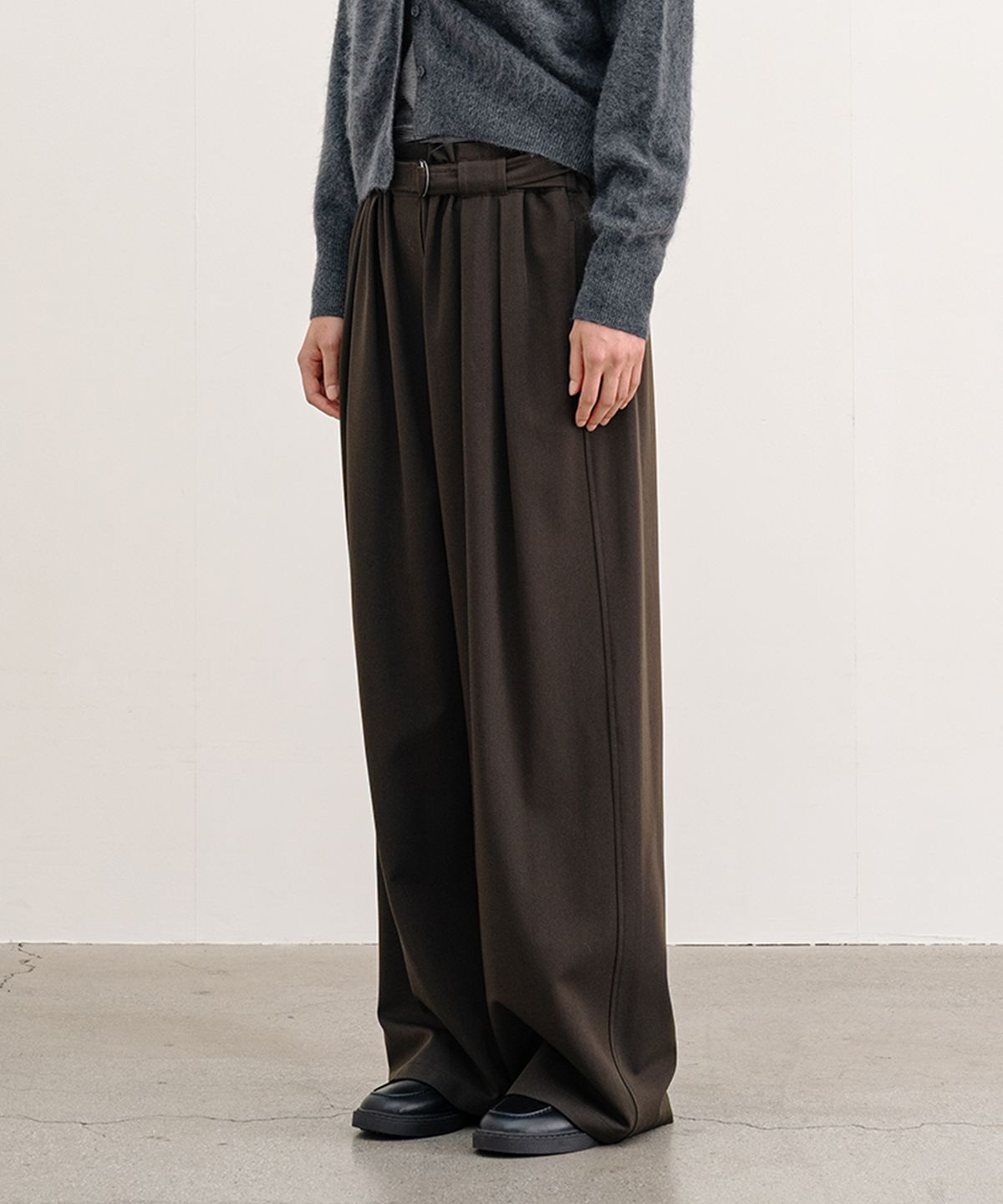 클루니(CLUNY) Pintuck Belted Wide Pants - Brown