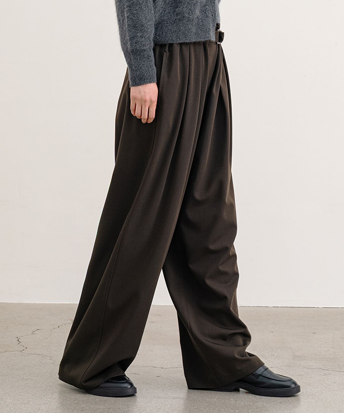 클루니(CLUNY) Pintuck Belted Wide Pants - Brown