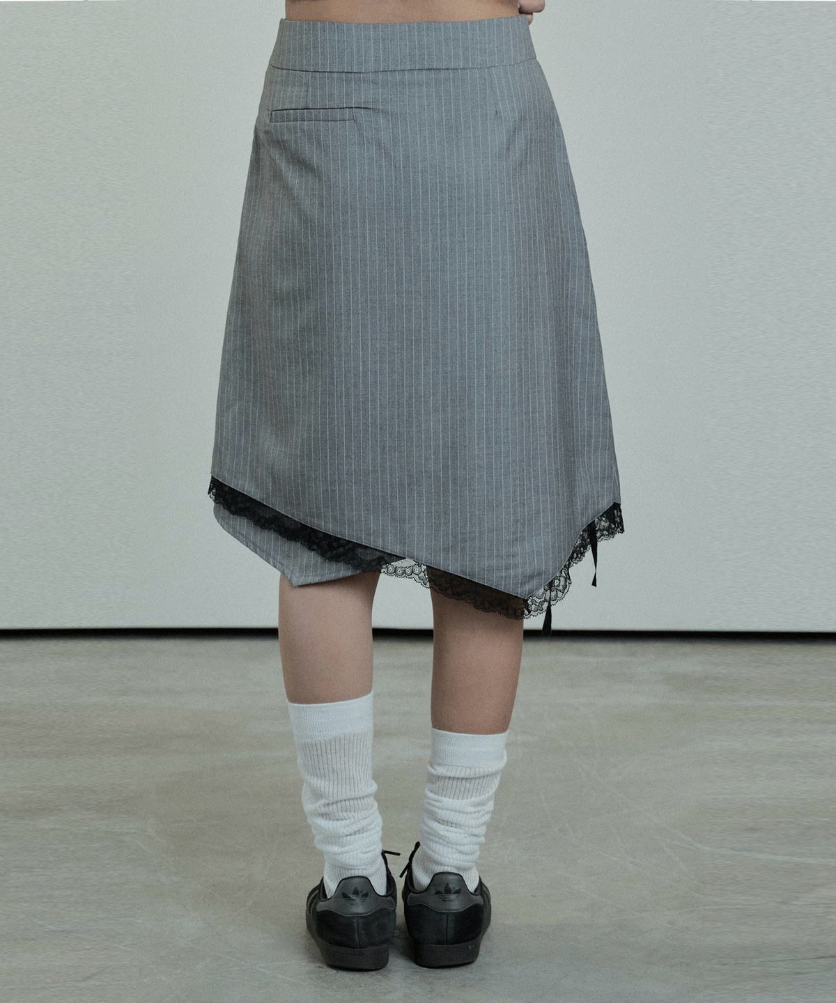 에트오소메(ETRE AU SOMMET) Stripe Lace MIdi Skirt (Gray)