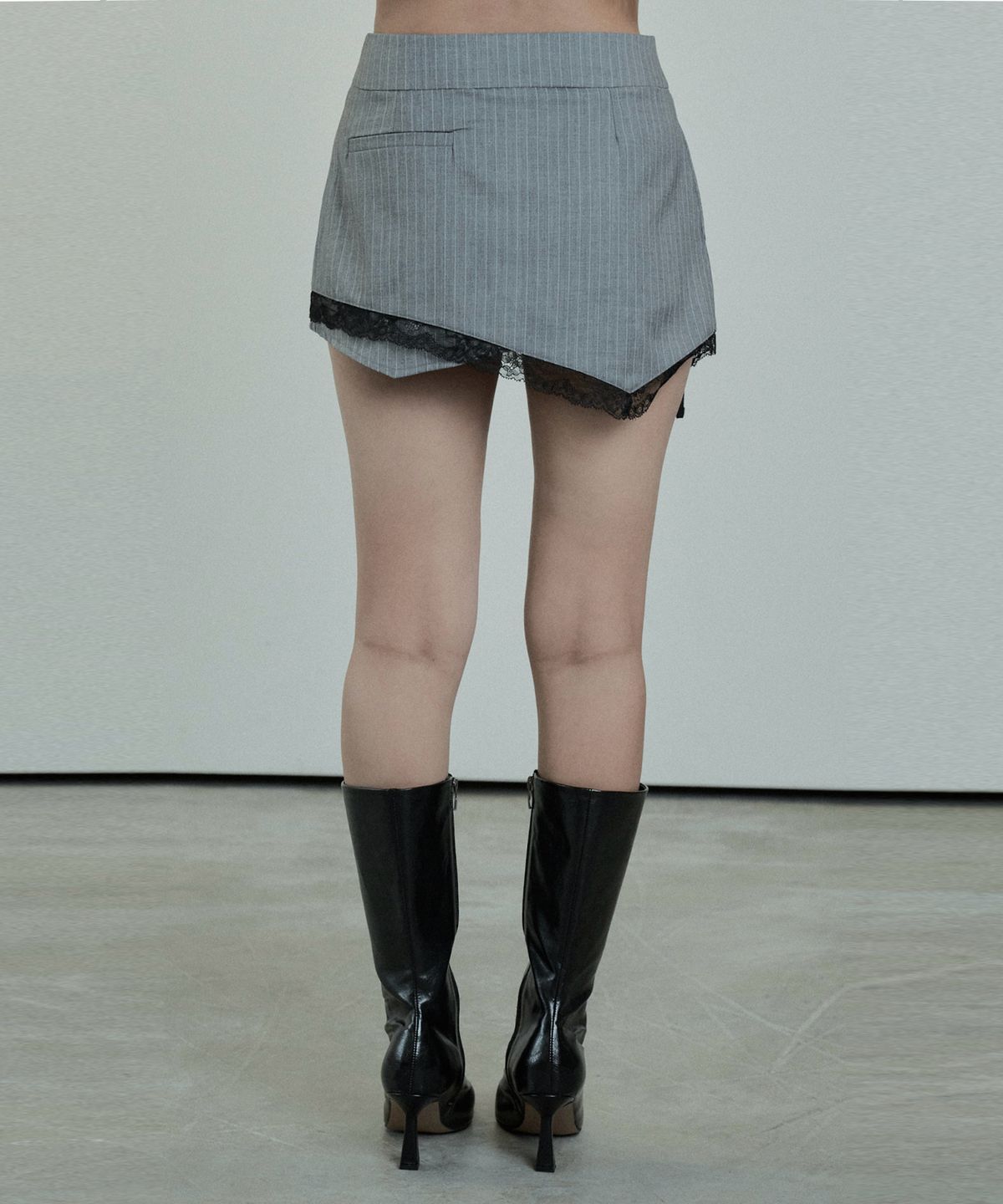 에트오소메(ETRE AU SOMMET) Stripe Lace Short Skirt (Gray)