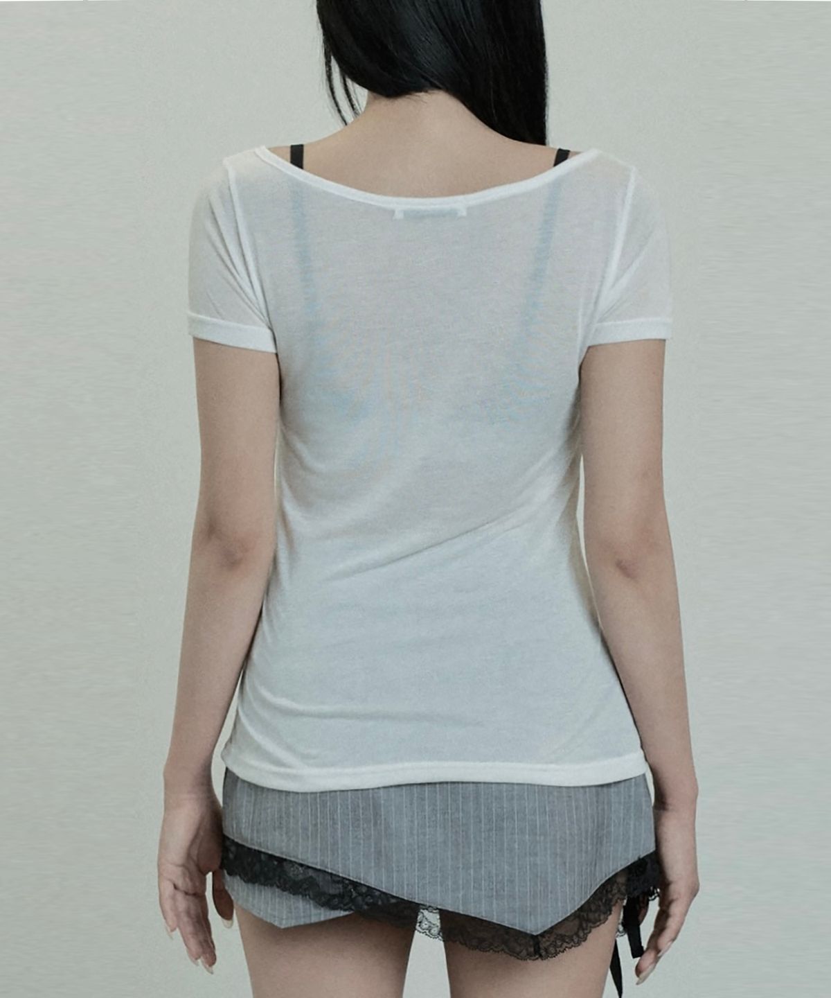 에트오소메(ETRE AU SOMMET) Cross Printing One-Shoulder Short Sleeve (Ivory)