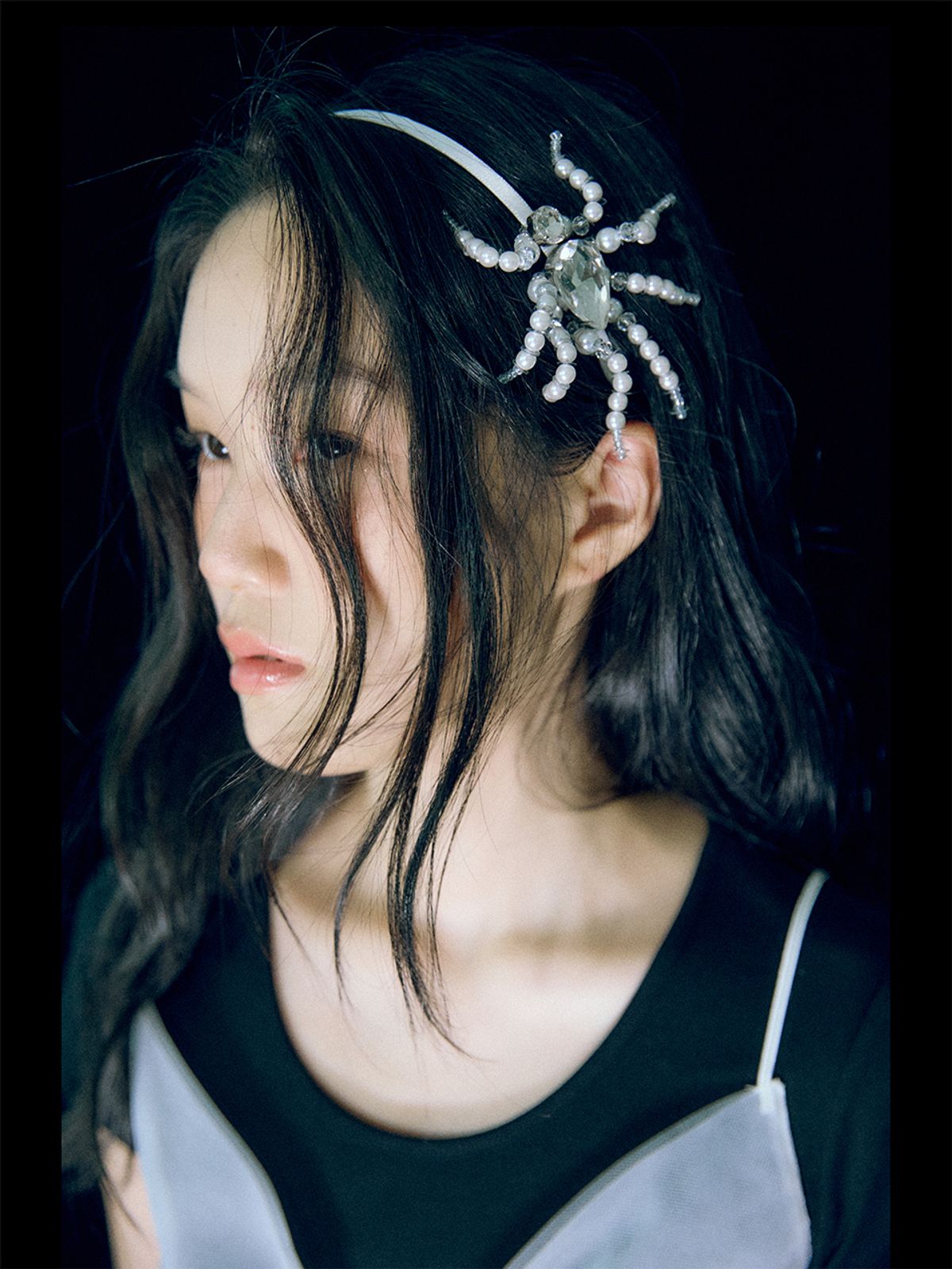 러뷰이(LOVUEE) 타란튤라 헤어밴드 화이트