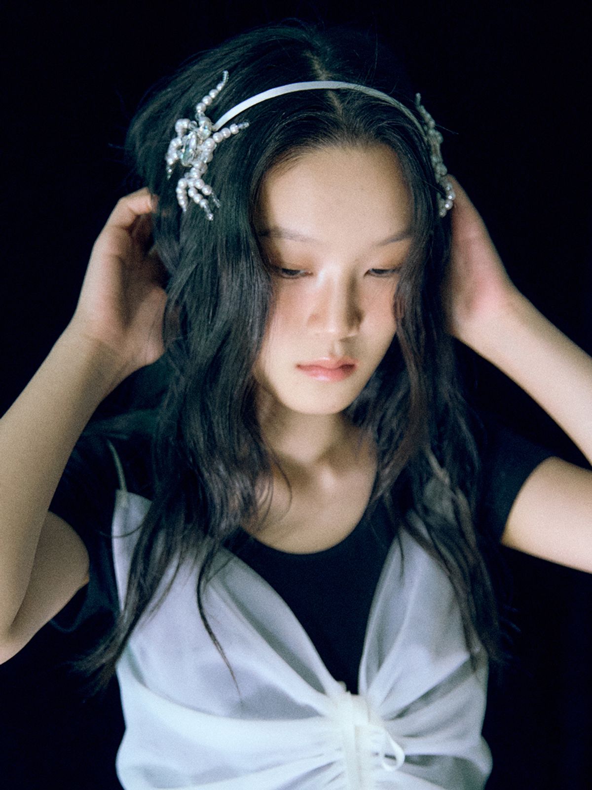 러뷰이(LOVUEE) 타란튤라 헤어밴드 화이트