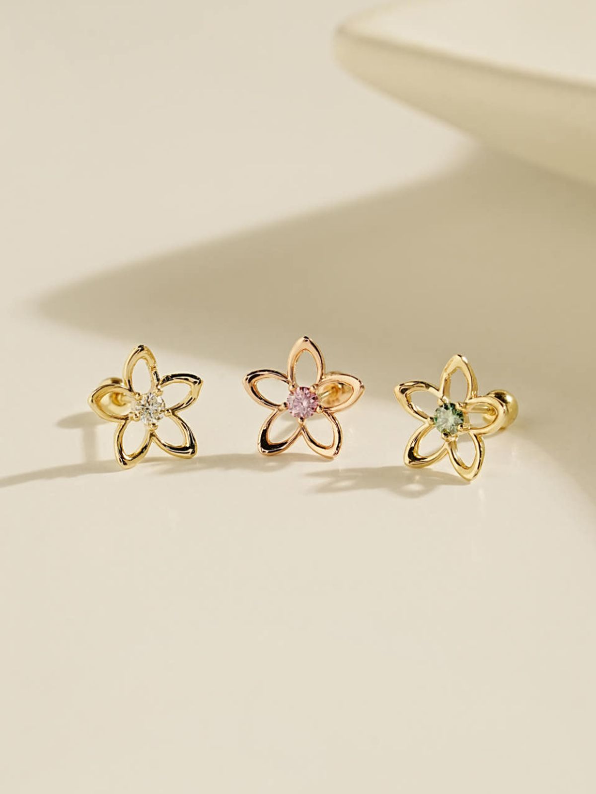 미니멀피어싱(MINIMALPIERCING) 14K 모이사나이트 다이아 올리비아 플라워 피어싱 귀걸이