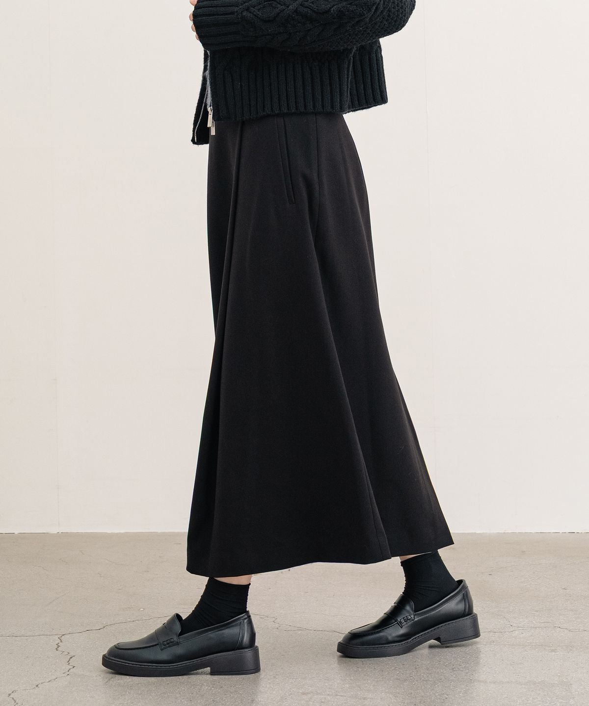 클루니(CLUNY) Belted Long Skirt - Black