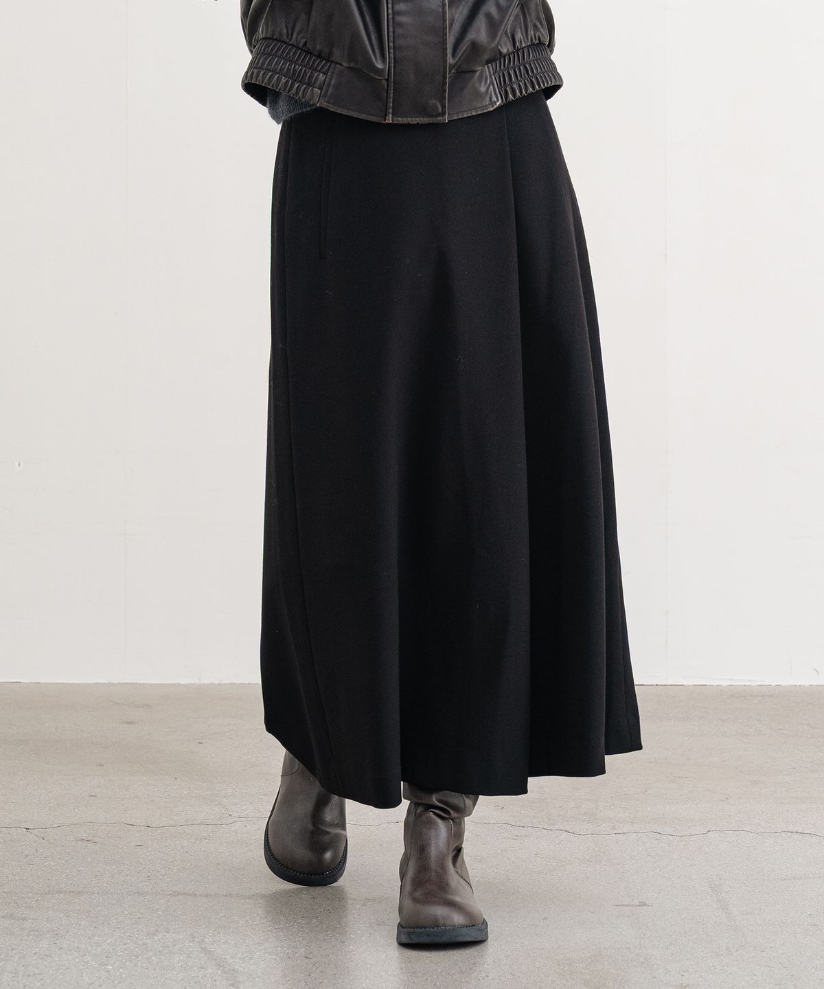 클루니(CLUNY) Belted Long Skirt - Black