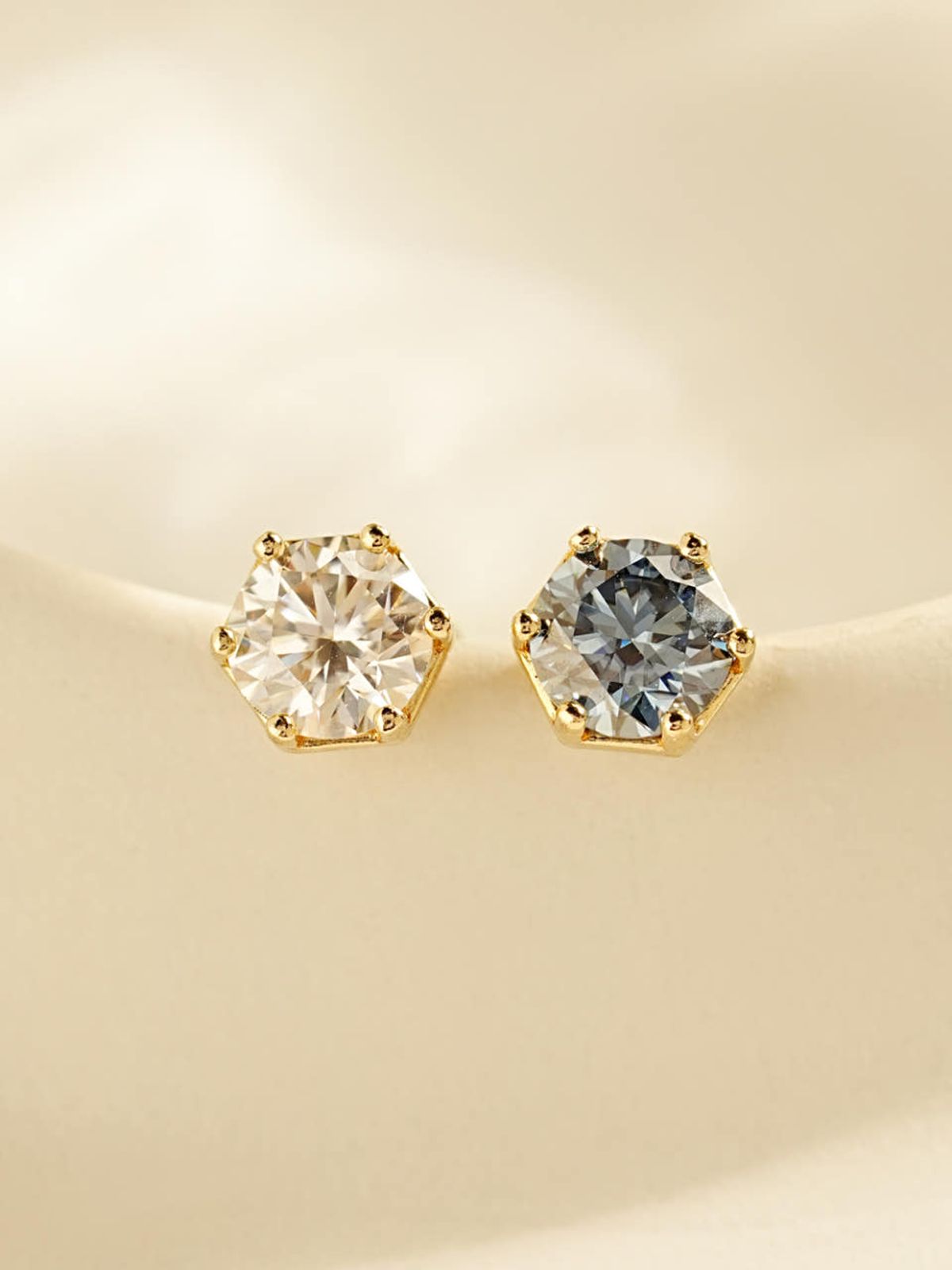 미니멀피어싱(MINIMALPIERCING) 14K 모이사나이트 다이아 웬디 헥사곤 피어싱 귀걸이 5부