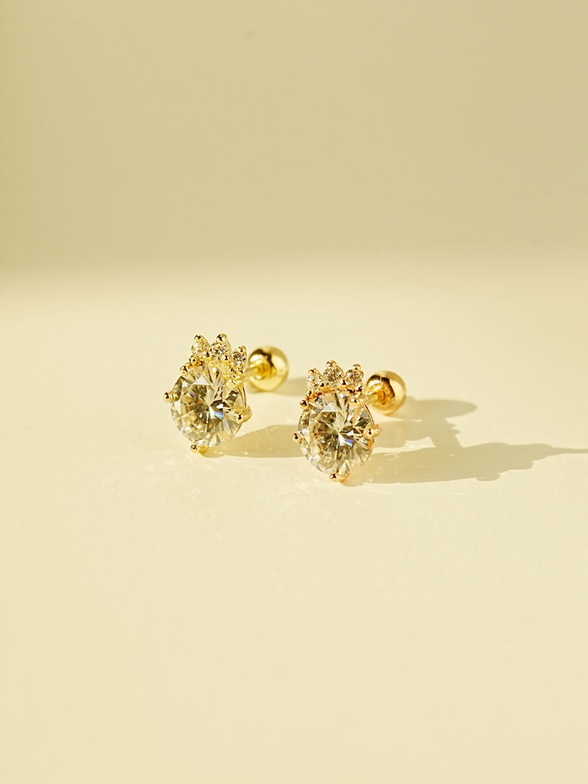 미니멀피어싱(MINIMALPIERCING) 14K 모이사나이트 다이아 로열 크라운 피어싱 귀걸이