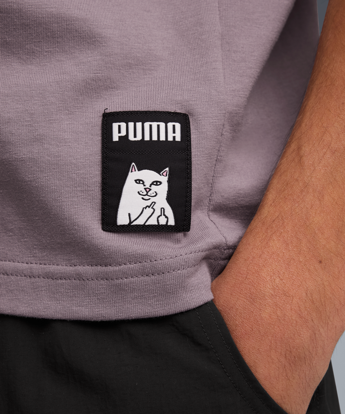 푸마(PUMA) 푸마 X 립앤딥 박시 그래픽 티 - 플럼 잼 / 632413-64
