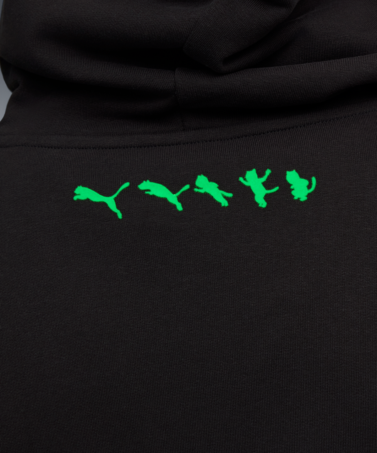 푸마(PUMA) 푸마 X 립앤딥 박시 그래픽 후디 TR - 블랙 / 632414-01