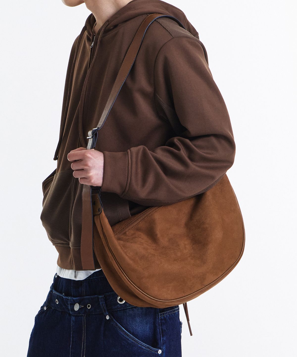 기철(KICHUL) ALL-DAY MIDDLE CROSS BAG (SUADE BROWN)