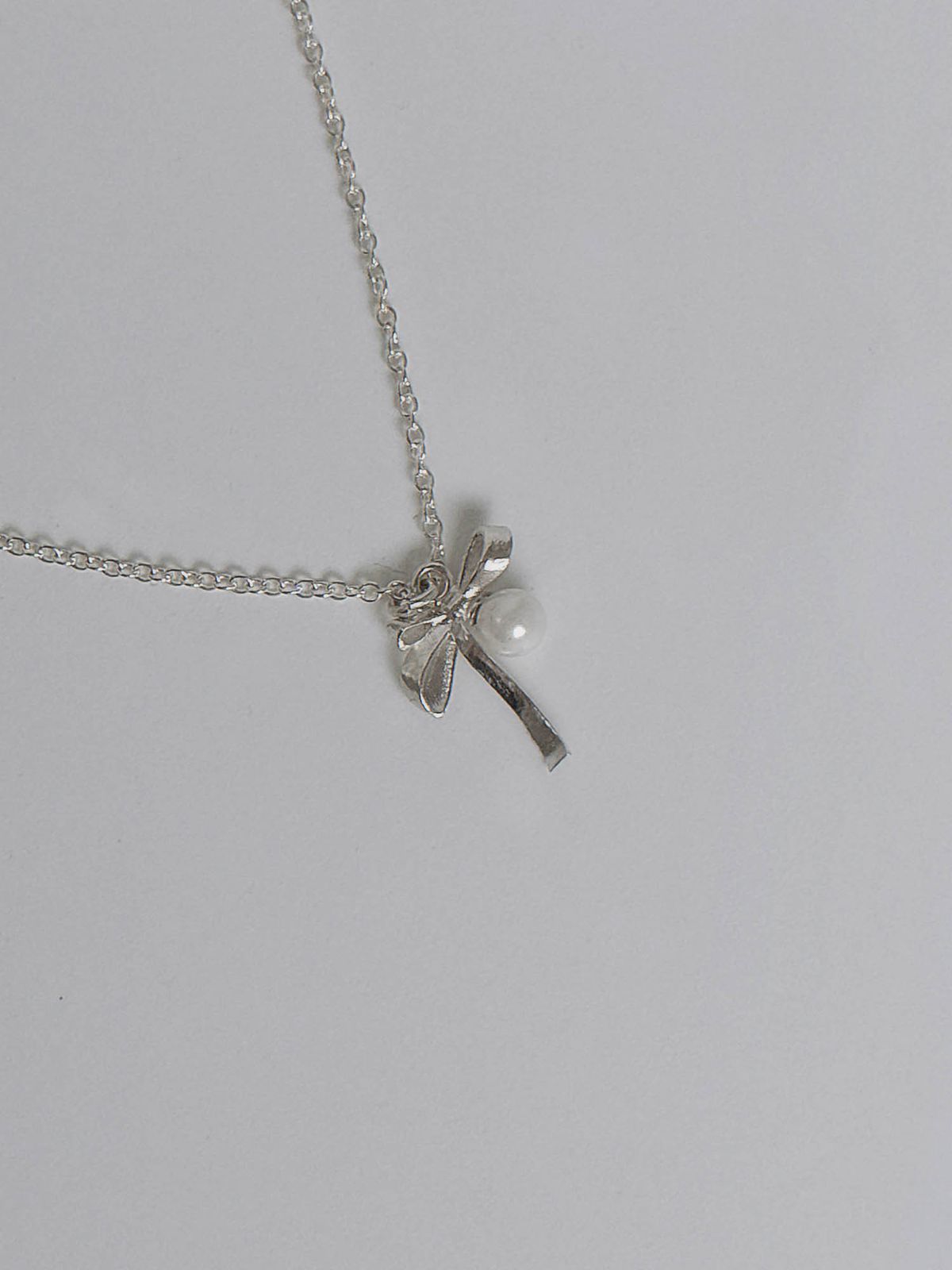 러브트릭스(LOVETRIX) silver925 Ribbon & pearl necklace