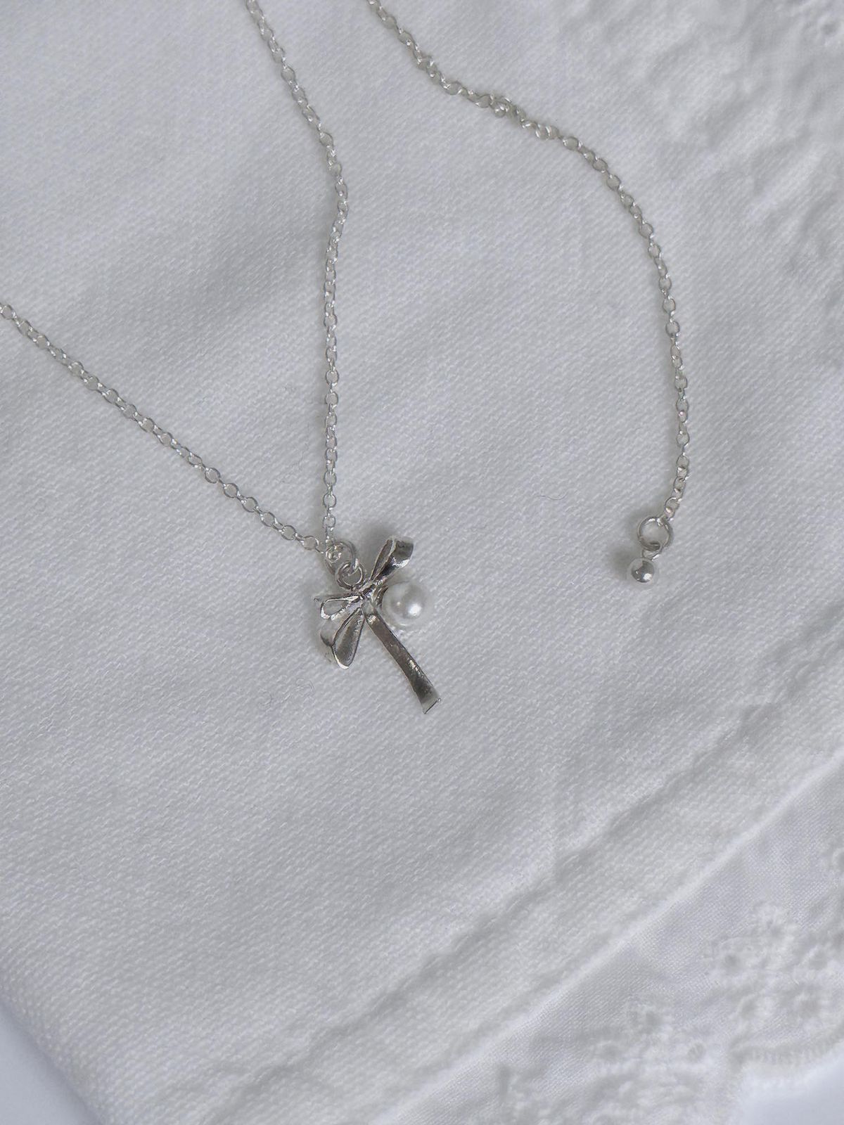 러브트릭스(LOVETRIX) silver925 Ribbon & pearl necklace