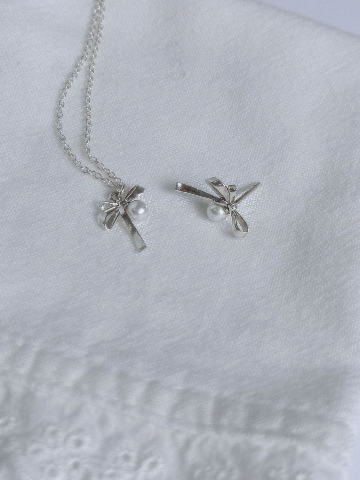러브트릭스(LOVETRIX) silver925 Ribbon & pearl necklace