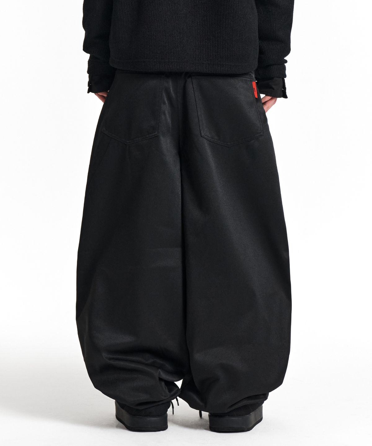 기철(KICHUL) Obsidian Coated Balloon Denim Pants (Black)