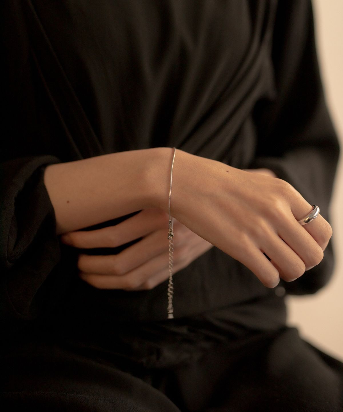 노비스도쿄(NOVICE TOKYO) 심플 내로우 팔찌 Simple Narrow Bracelet / Silver
