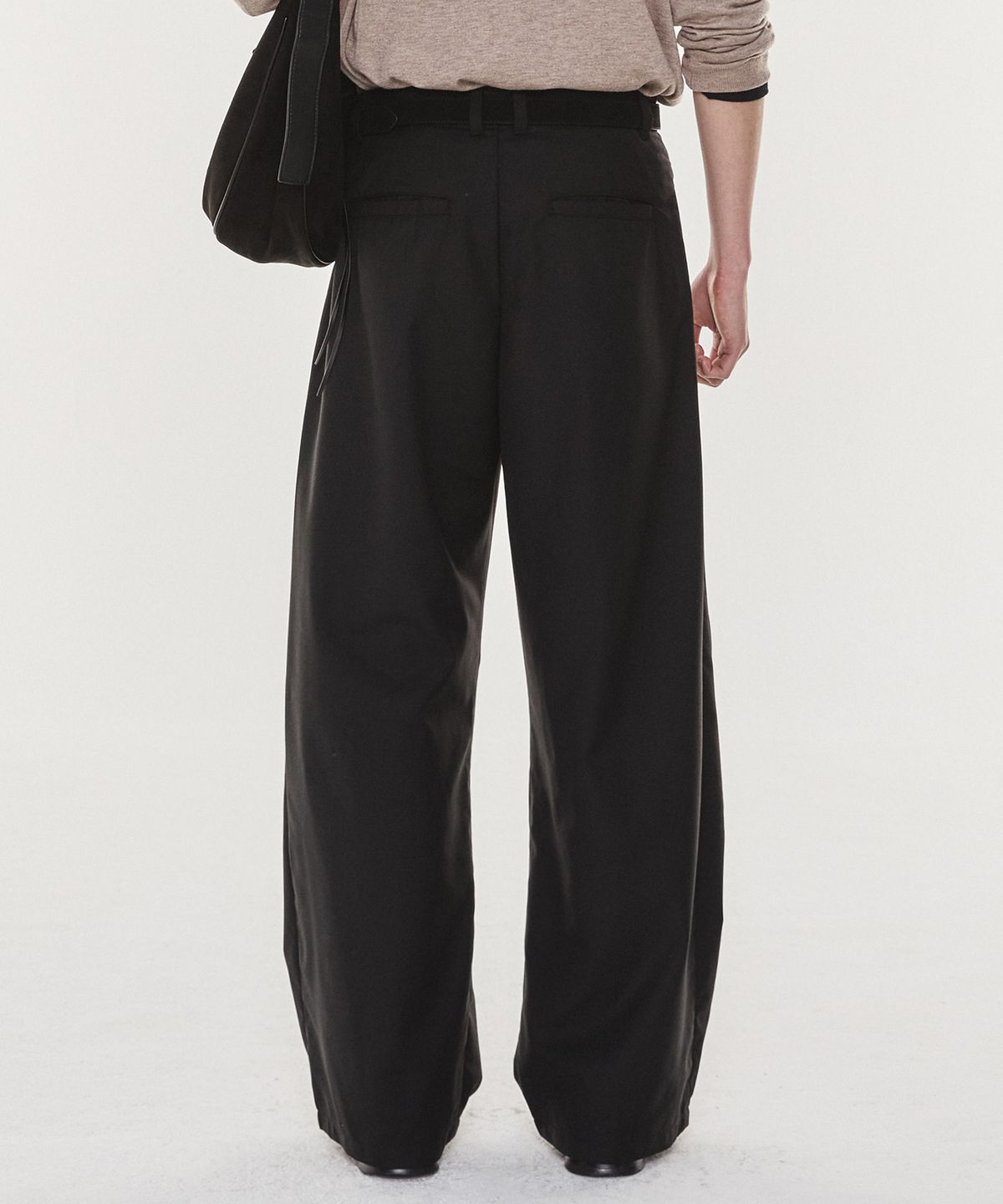 기철(KICHUL) Refined Soft TR Pleated Wide Pants (Black)
