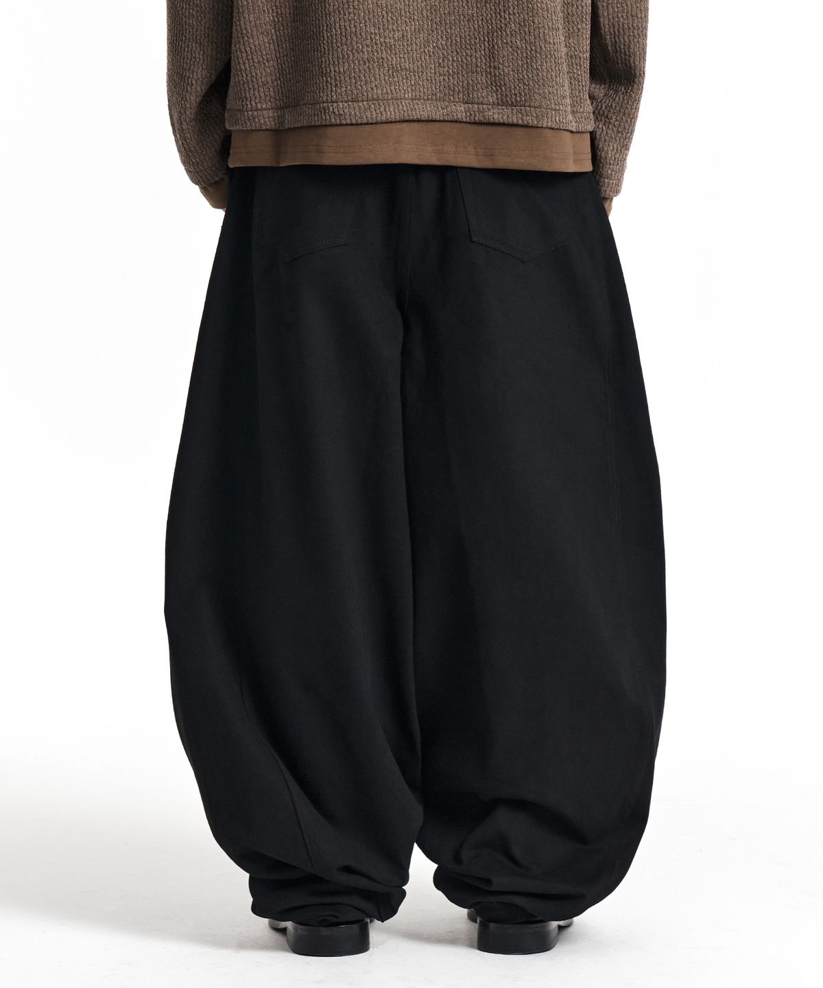 기철(KICHUL) Belted Volume Fit Cotton Pants (Black)