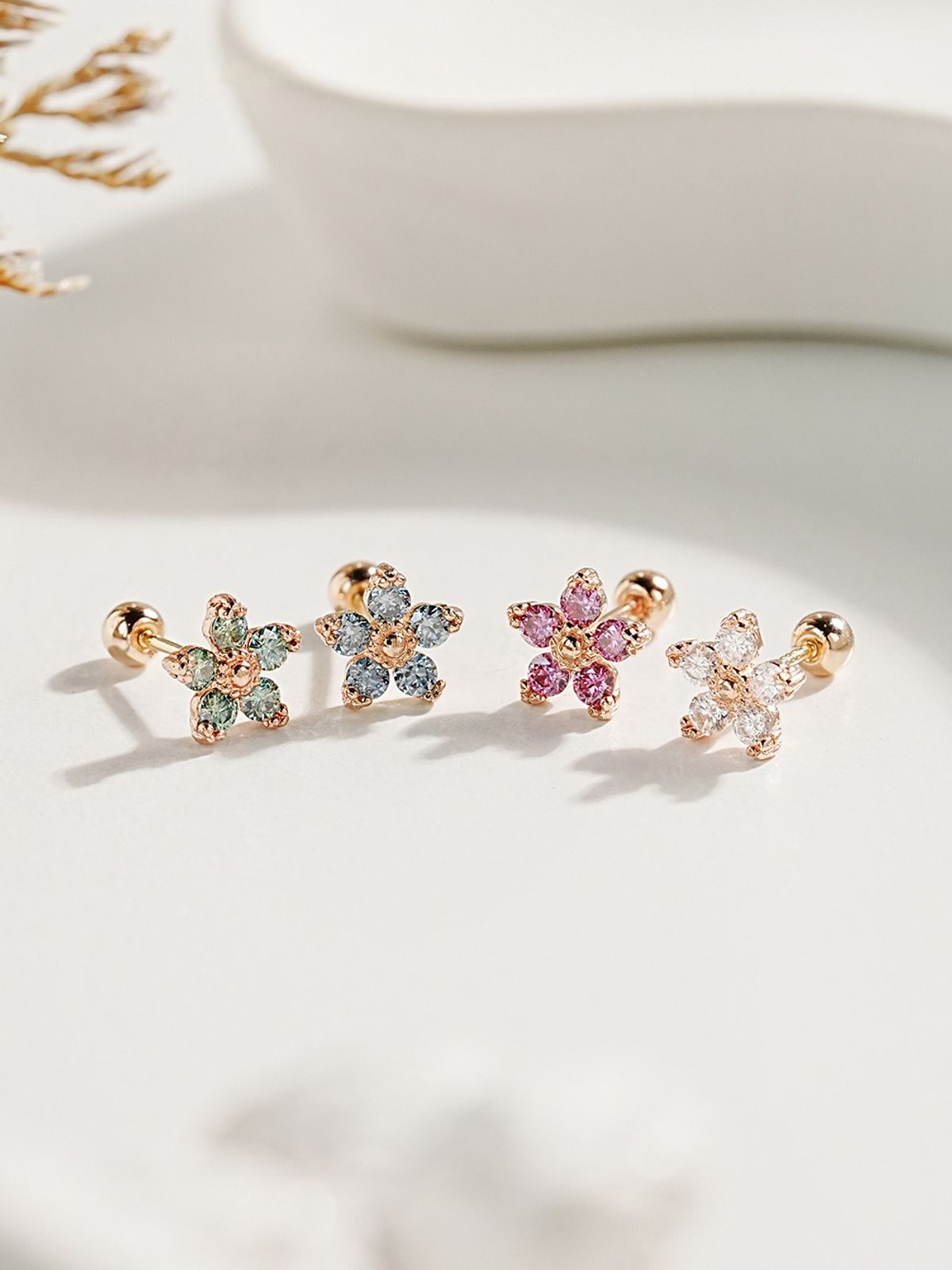 미니멀피어싱(MINIMALPIERCING) 14K 모이사나이트 다이아 버베나 플라워 피어싱 귀걸이