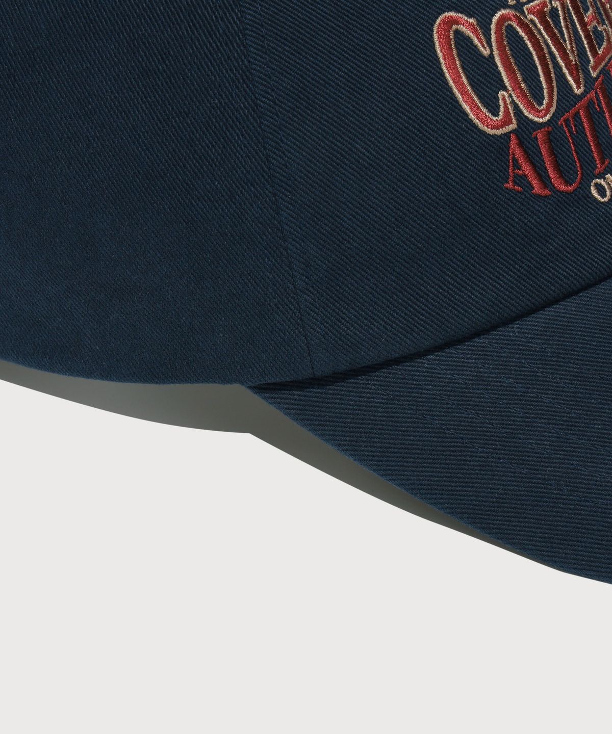 커버낫(COVERNAT) [코지 핏] 아트웍 레터링 로고 볼캡 Navy
