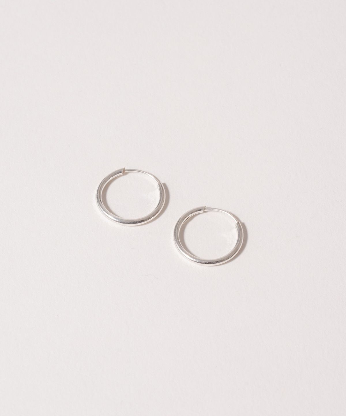 노비스도쿄(NOVICE TOKYO) 슬림 후프 피어스 Thin Hoop Pierce [Sliver925] (2 size)  / Silver