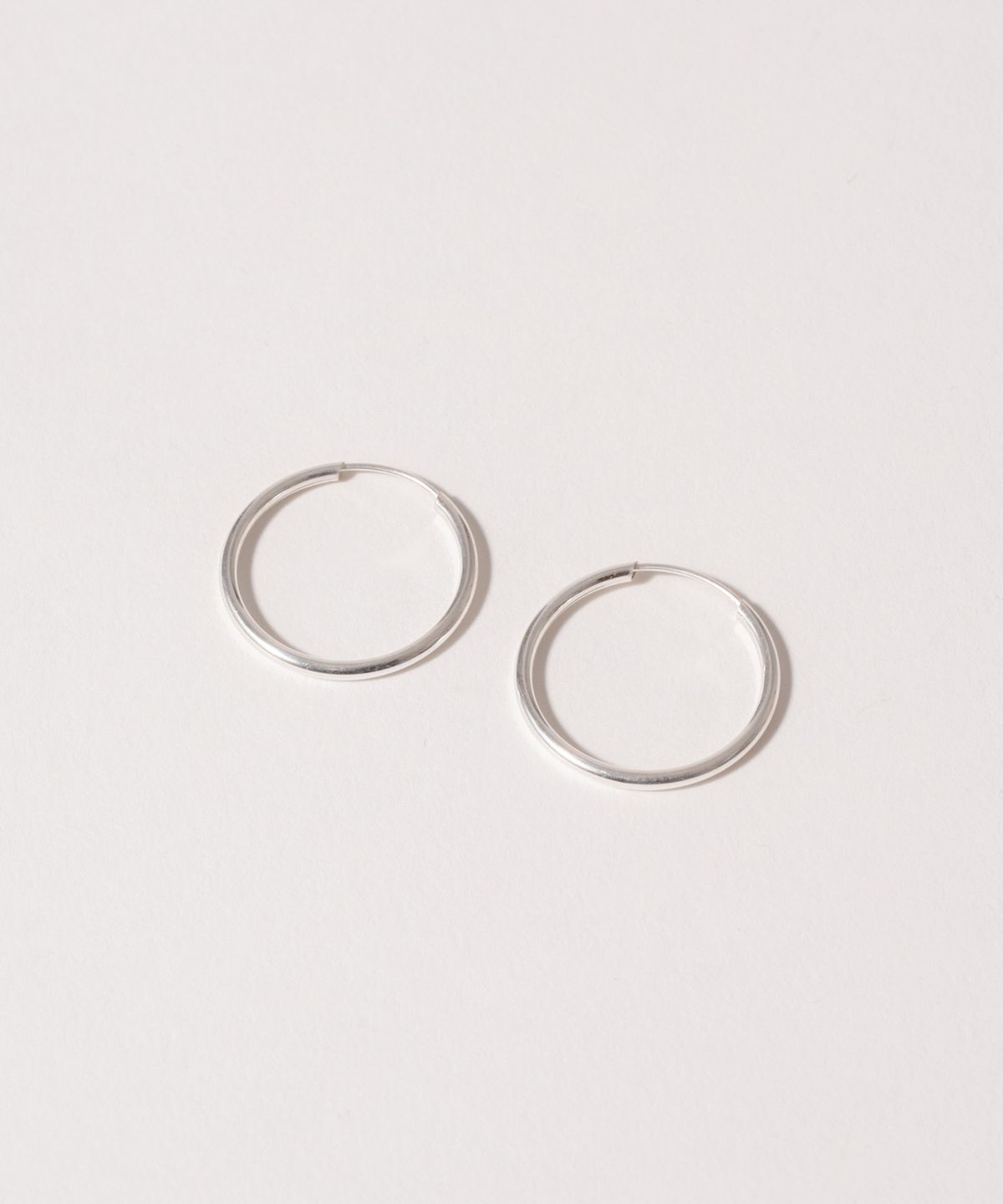 노비스도쿄(NOVICE TOKYO) 슬림 후프 피어스 Thin Hoop Pierce [Sliver925] (2 size)  / Silver