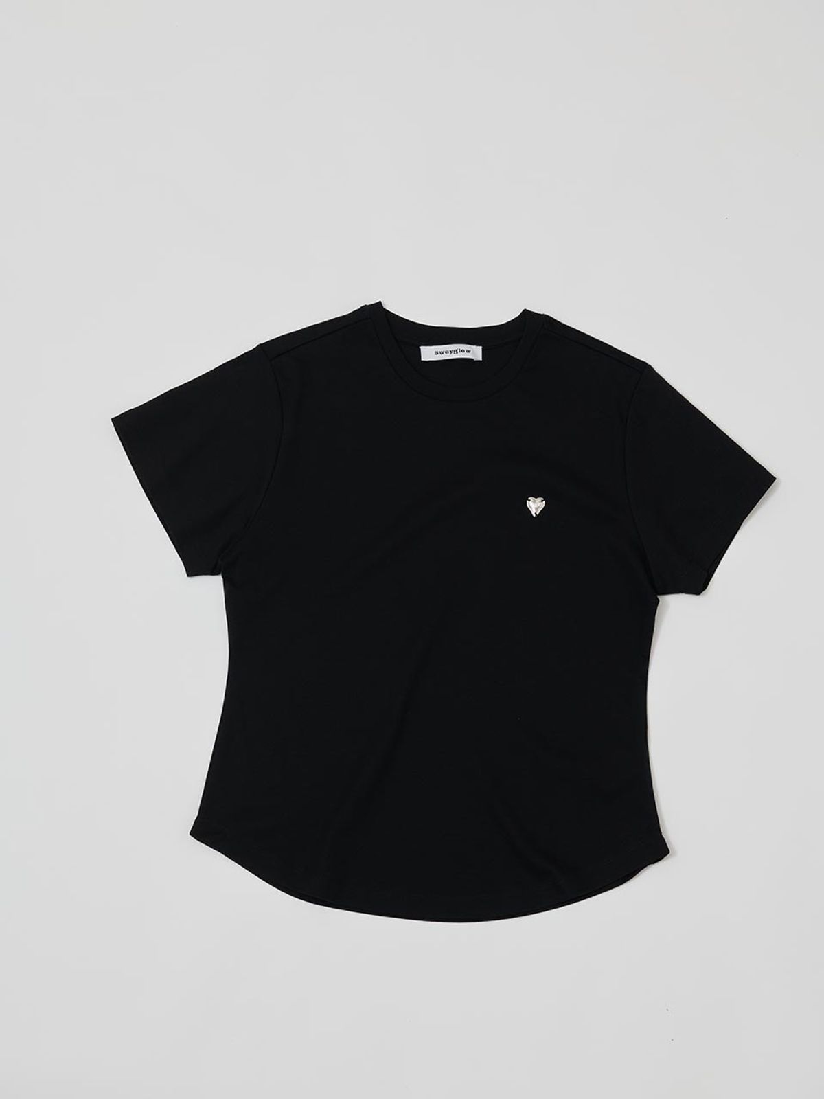 스웨이글로우(SWAYGLOW) [GIZA COTTON FABRIC]하트 금속라벨 티셔츠_블랙