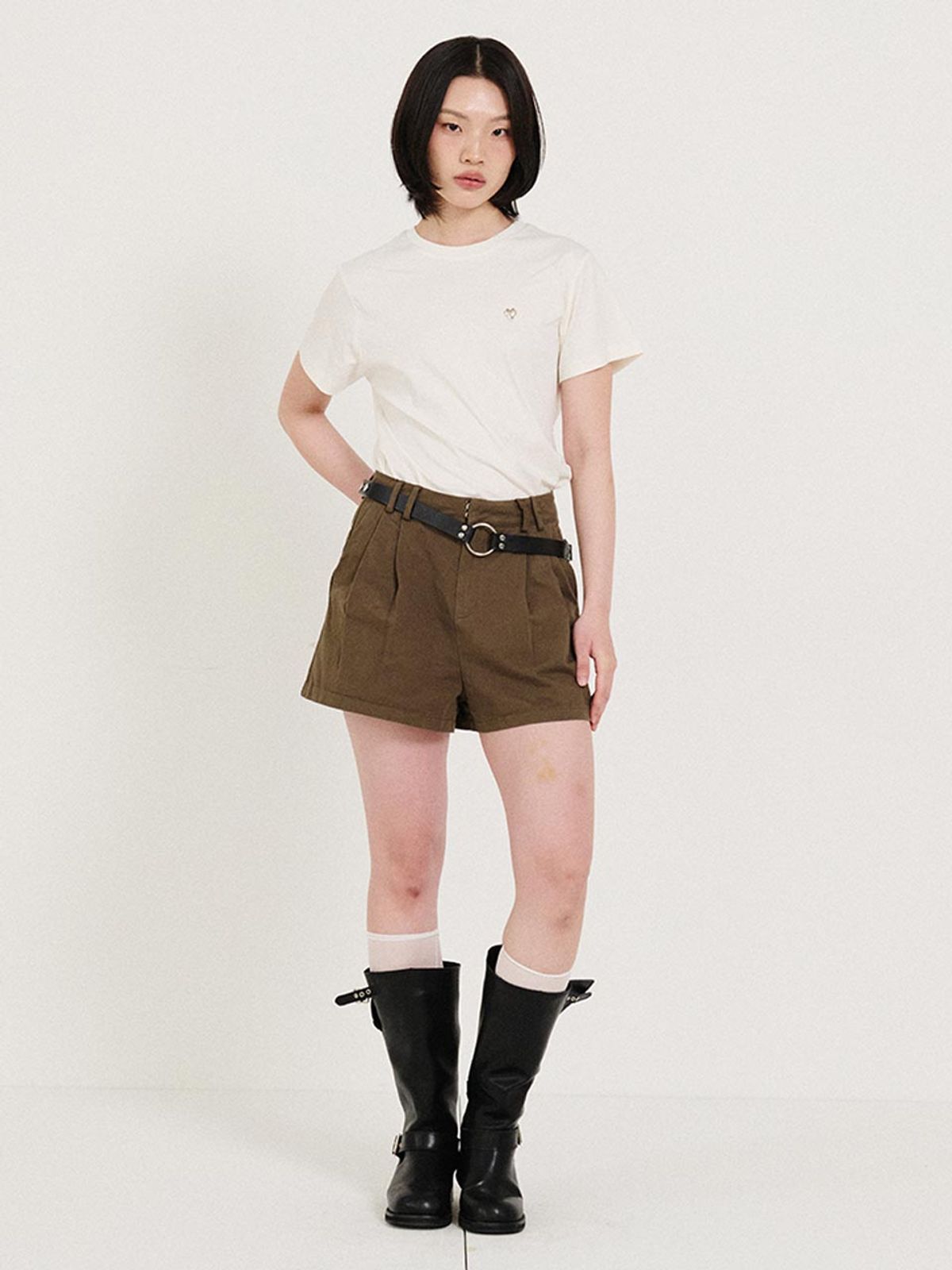 스웨이글로우(SWAYGLOW) [GIZA COTTON FABRIC]하트 금속라벨 티셔츠_화이트