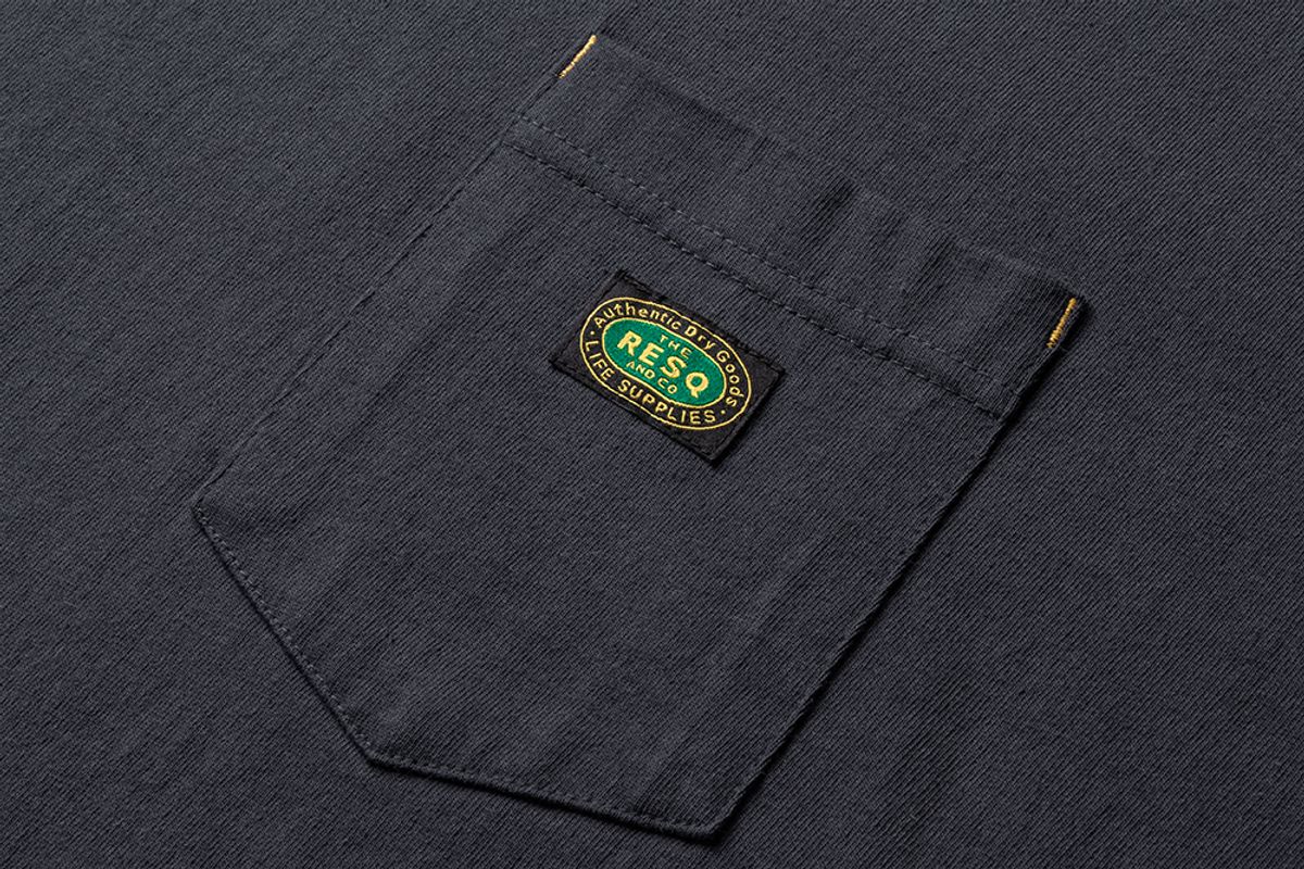더 레스큐(THE RESQ) YOSEMITE POCKET TEE [ASHED CHARCOAL]