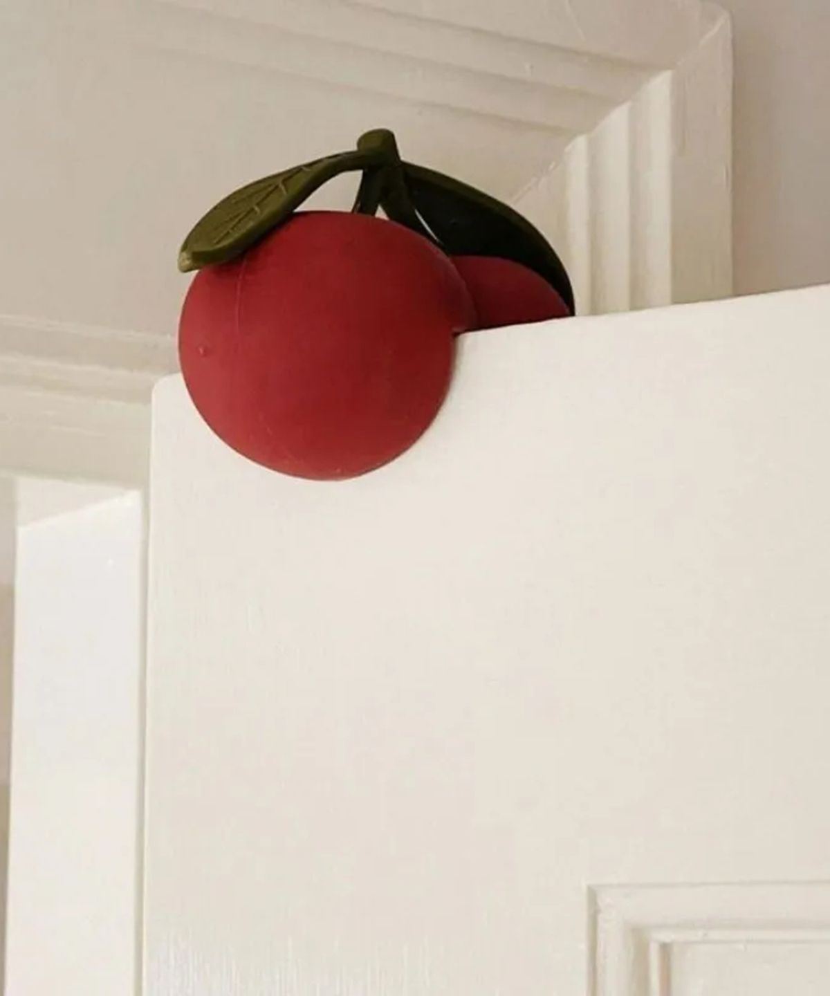콩제슬래드(KONGESSLOEJD) 체리 아기 도어 스토퍼 Cherry