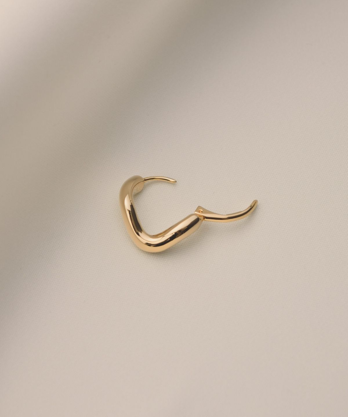 노비스도쿄(NOVICE TOKYO) 트위스트 뉘앙스 피어스 Twisted Nuance Pierce / Gold