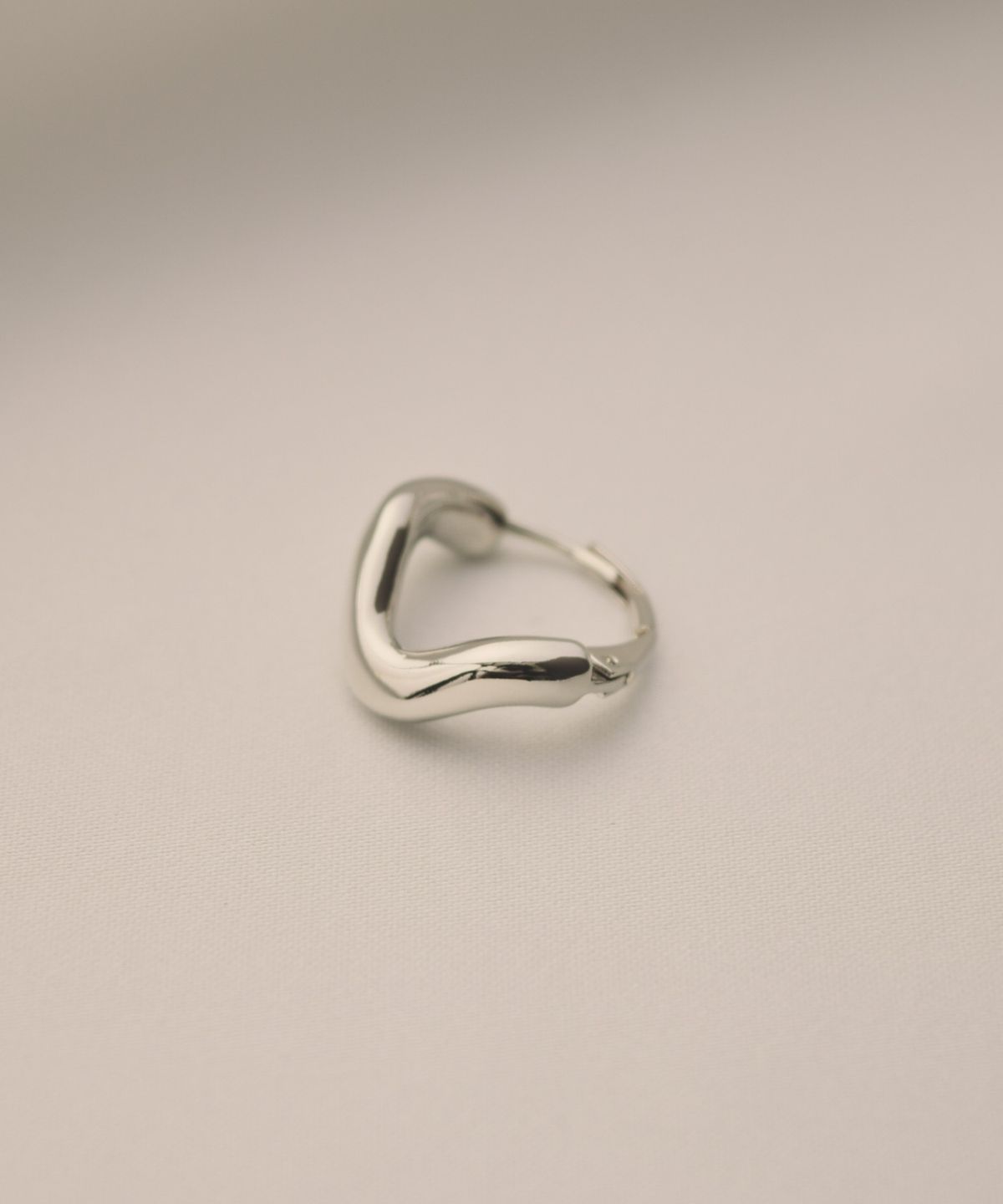 노비스도쿄(NOVICE TOKYO) 트위스트 뉘앙스 피어스 Twisted Nuance Pierce / Silver